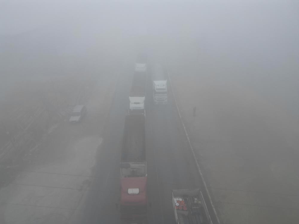 Sis Nedeniyle Trafiğe Kapanan Karayolu Ulaşıma Açıldı