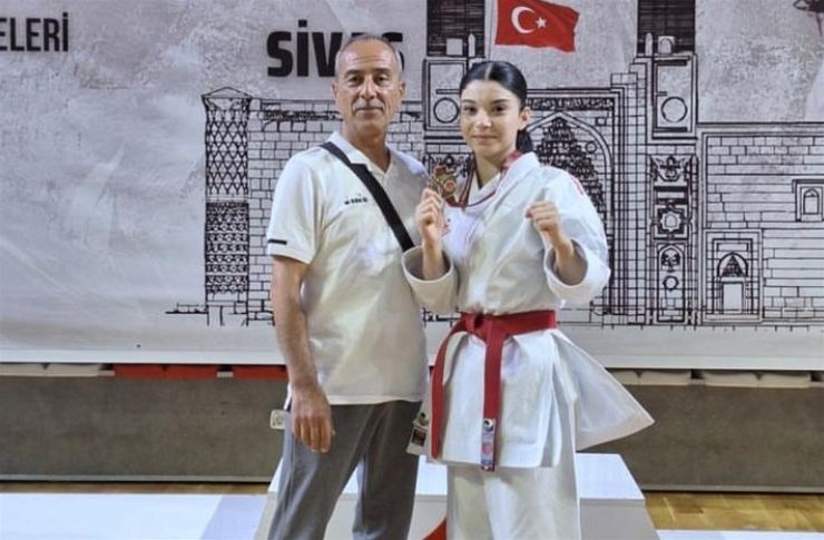 AFYONKARAHİSARLI SPORCULAR BALKAN KARATE ŞAMPİYONASI’NDA TÜRKİYE’Yİ TEMSİL ETTİ