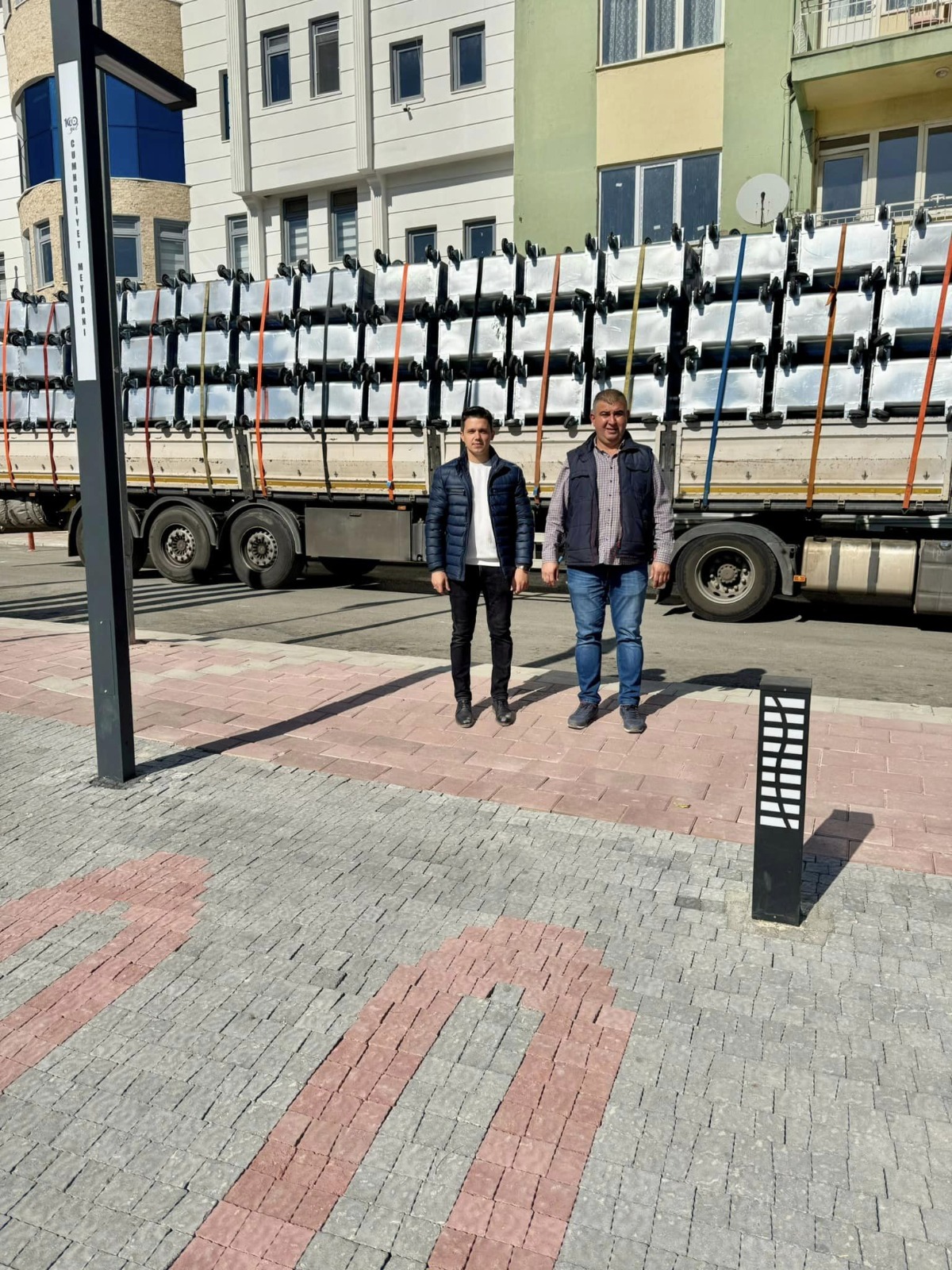 DAZKIRI İLÇESİNE 150 ADET YENİ ÇÖP KONTEYNERLERİ GÖNDERİLDİ