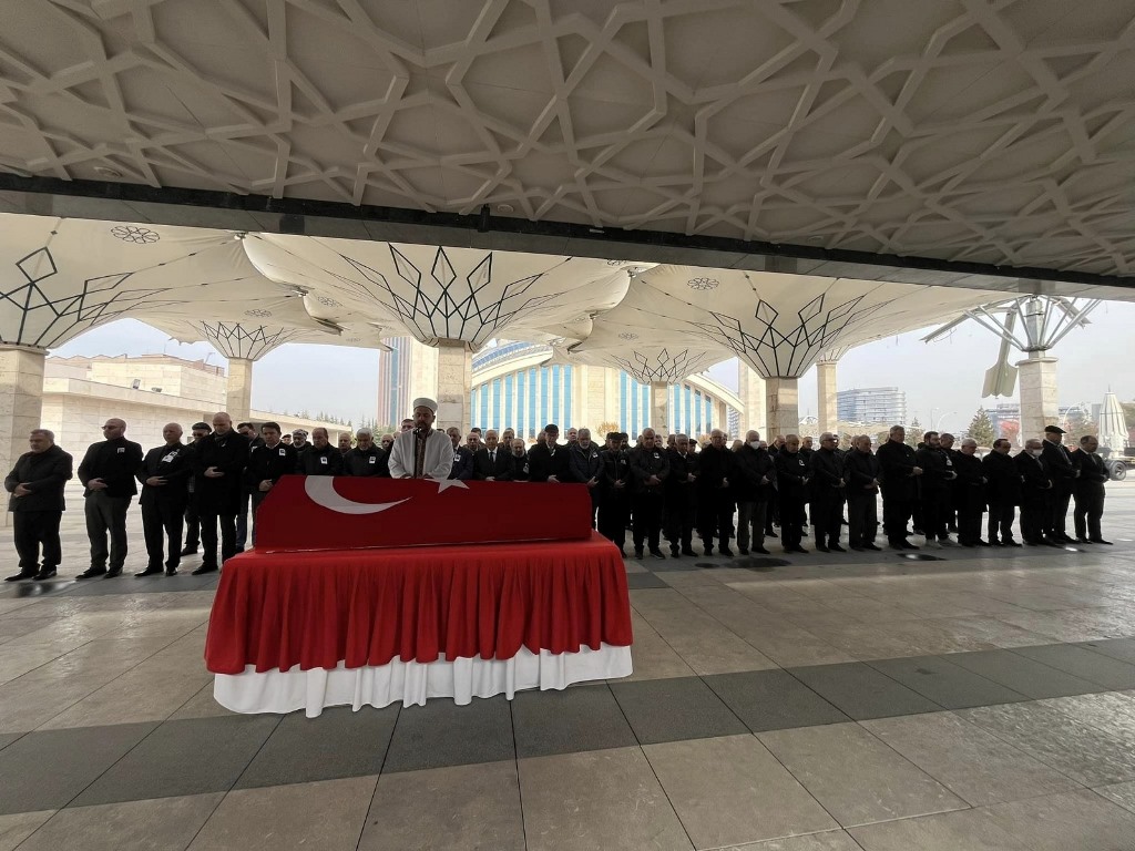 MİLLETVEKİLİ ARSLAN EMEKLİ ALBAY BİLGİNSOY'UN CENAZESİNE KATILDI