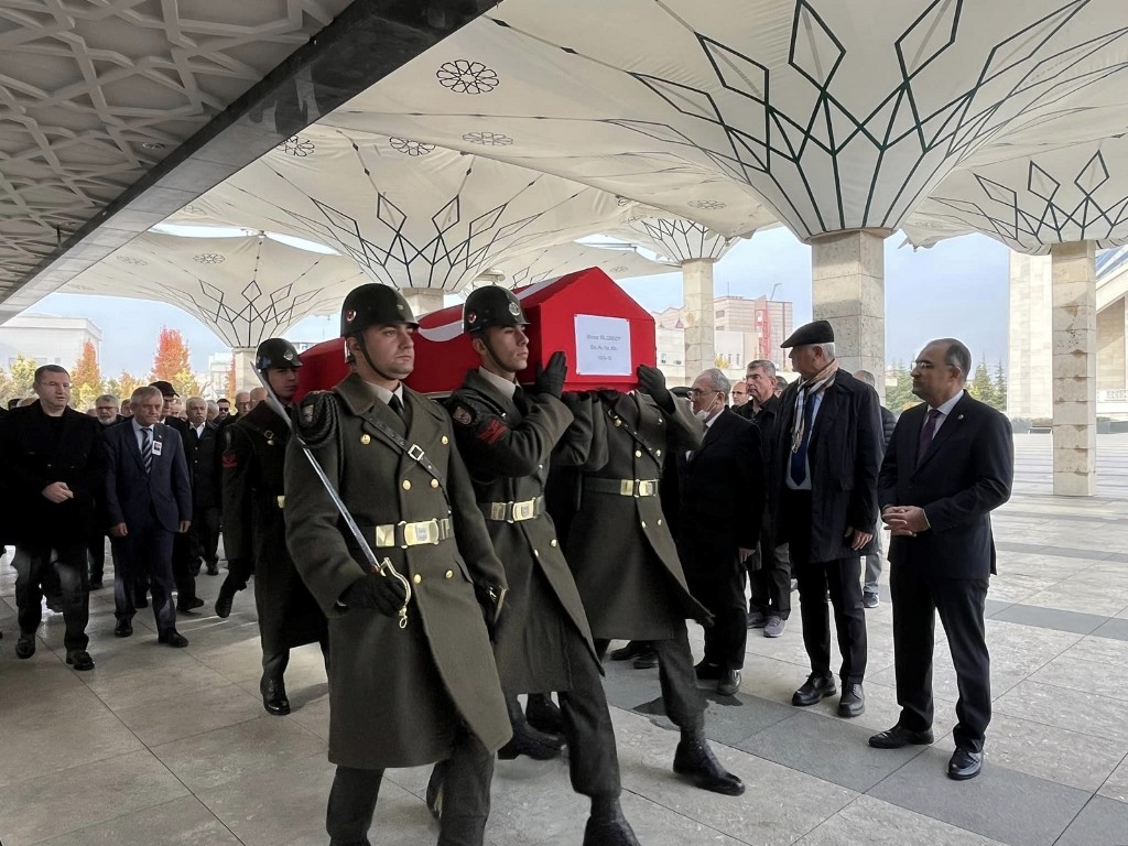 MİLLETVEKİLİ ARSLAN EMEKLİ ALBAY BİLGİNSOY'UN CENAZESİNE KATILDI