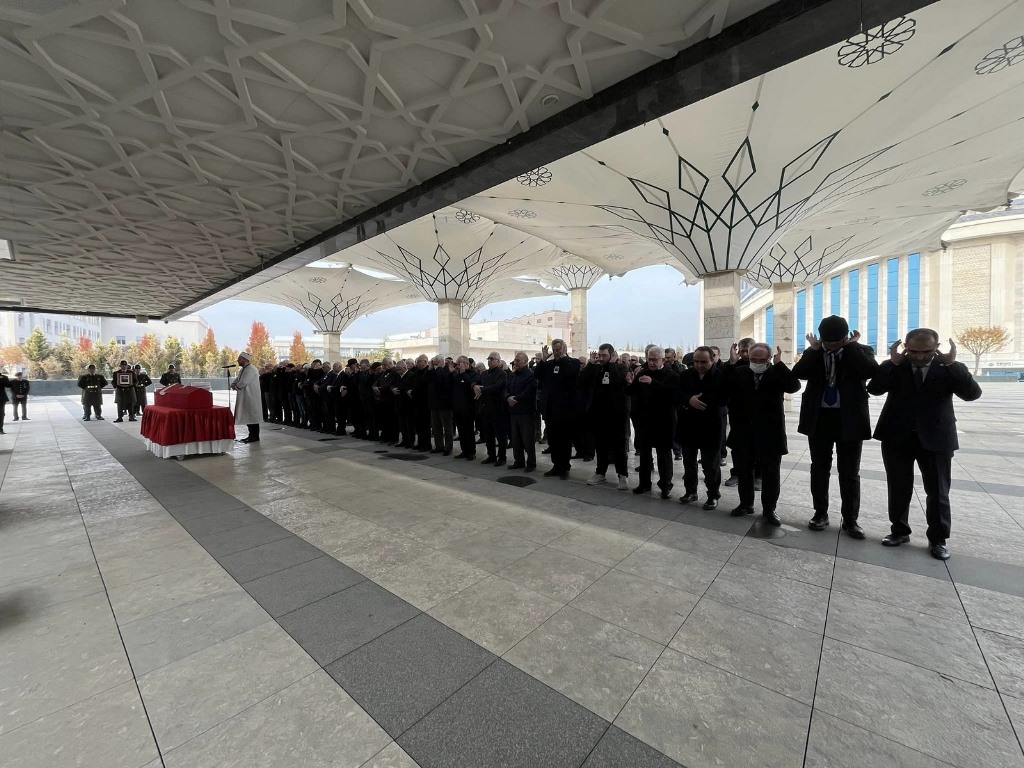 MİLLETVEKİLİ ARSLAN EMEKLİ ALBAY BİLGİNSOY'UN CENAZESİNE KATILDI