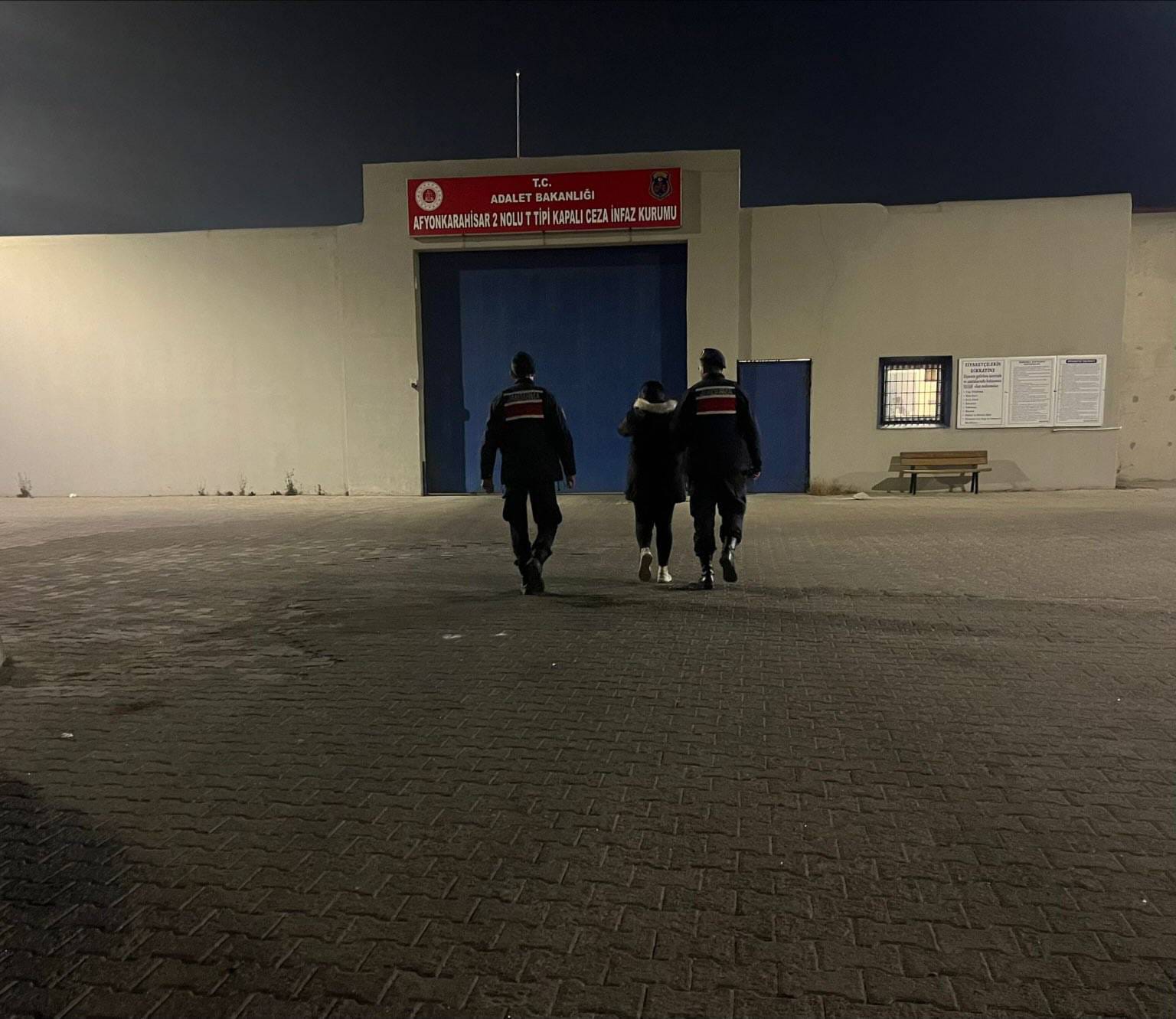 Hükümlüler yakayı ele verdi!  Afyonkarahisar'da 2 firari hükümlü yakalandı