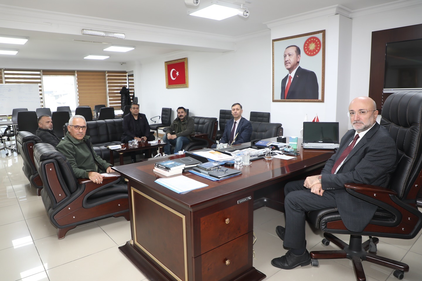 BAŞKAN ŞAHİN, MÜDÜR CAN'I MAKAMINDA KABUL ETTİ