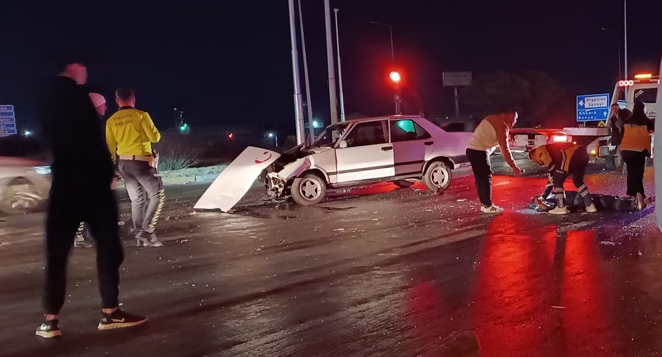 OSB Kavşağında Yaşanan Kazada 2 Kişi Yaralandı