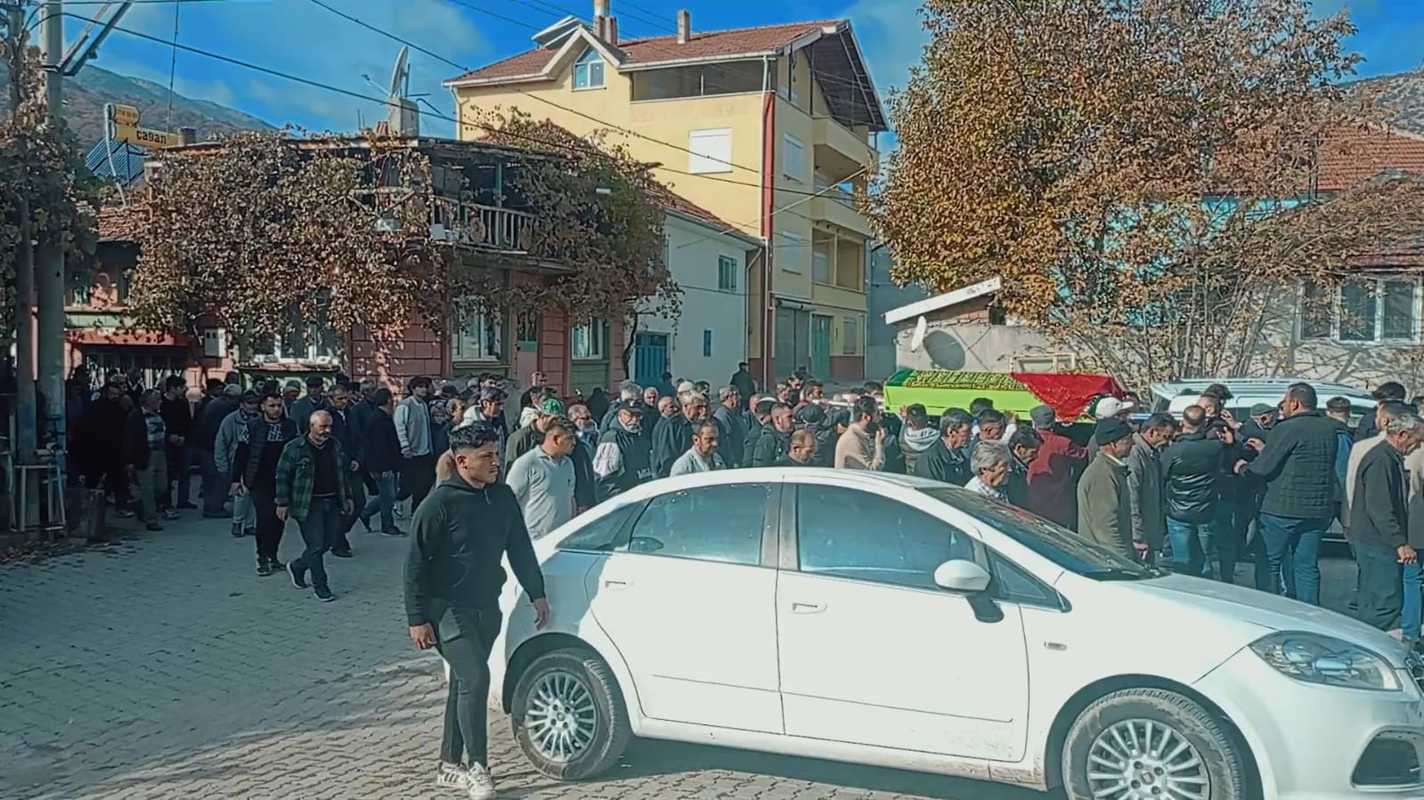Mehmet Aktaş, Gözyaşları İçinde Son Yolculuğuna Uğurlandı! Kazada Hayatını Kaybeden Genç Motokurye Sandıklı'da Toprağa Verildi