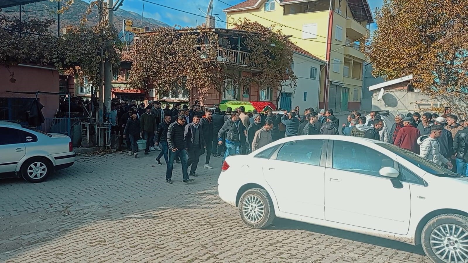 Mehmet Aktaş, Gözyaşları İçinde Son Yolculuğuna Uğurlandı! Kazada Hayatını Kaybeden Genç Motokurye Sandıklı'da Toprağa Verildi