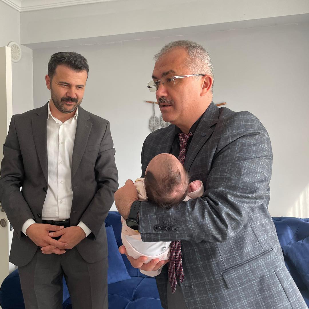 Koruyucu aileler ziyaret ediliyor: Aile ve Sosyal Hizmetler İl Müdürlüğü’nden Anlamlı Destek