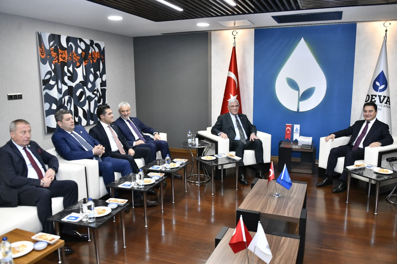 İYİ PARTİ HEYETİ DEVA PARTİSİ GENEL BAŞKANINI ZİYARET ETTİ