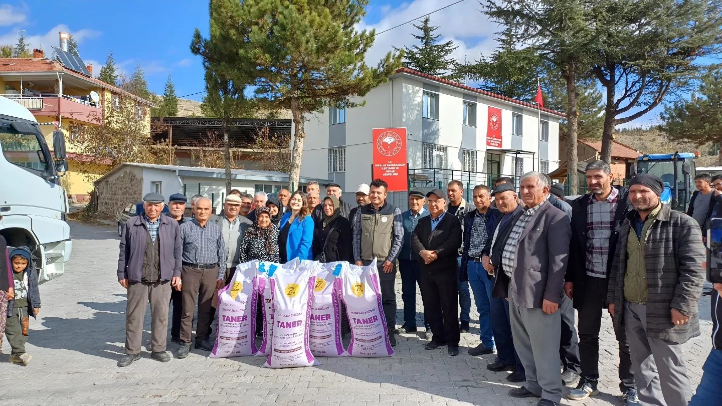 HOCALAR İLÇESİNDE TOHUM TESLİM TÖRENİ YAPILDI