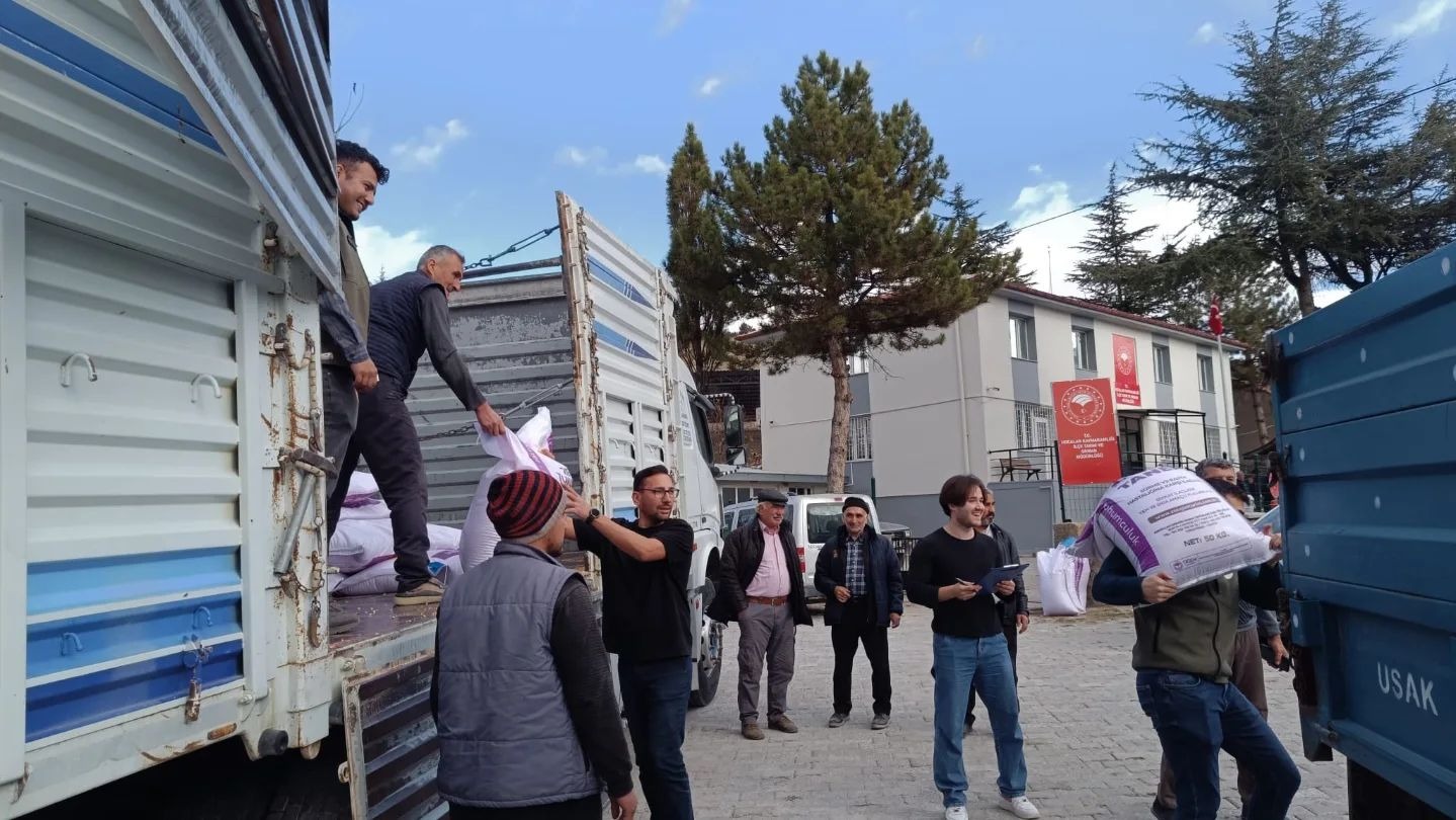 HOCALAR İLÇESİNDE TOHUM TESLİM TÖRENİ YAPILDI