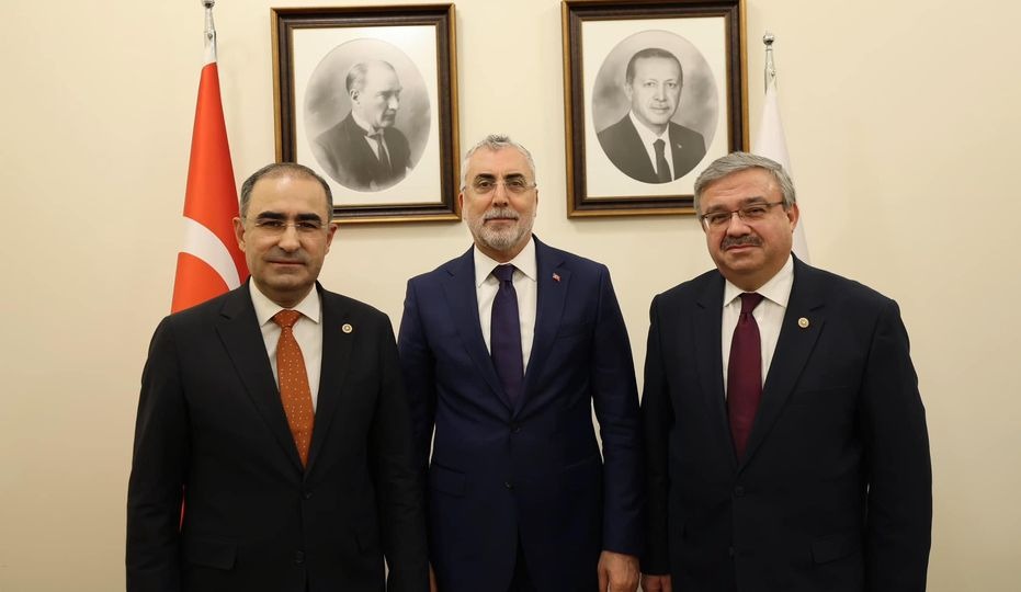 MİLLETVEKİLLERİ ARSLAN VE YURDUNUSEVEN, BAKAN IŞIKHAN'I ZİYARET ETTİ