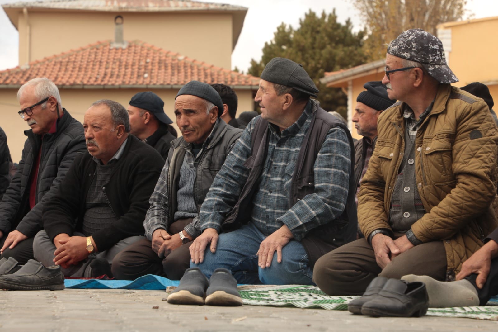 Güney Beldesinde Vatandaşlar Yağmur Duasına Çıktı