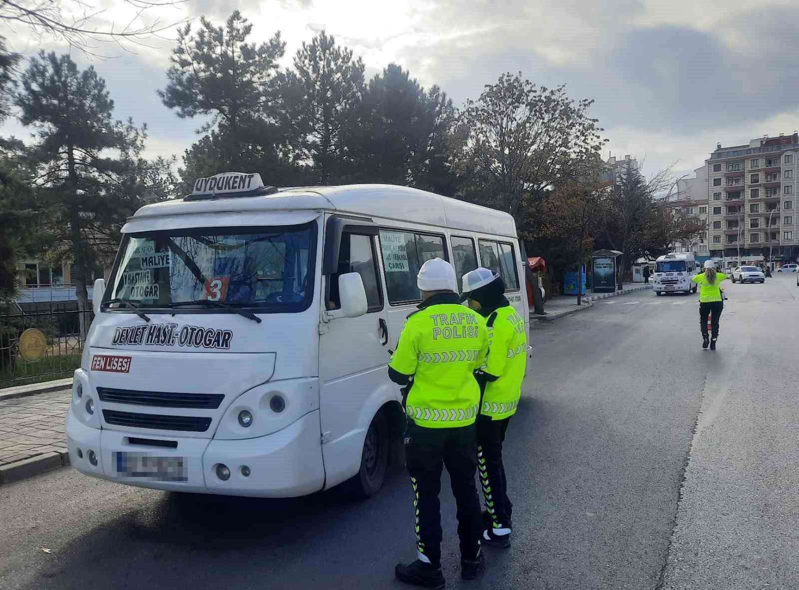 AFYONKARAHİSAR’DA 1.914 MİNİBÜSE CEZAİ İŞLEM UYGULANDI