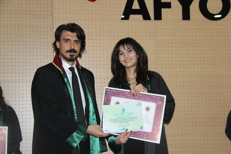 AFYONKARAHİSAR BAROSUNDA YENİ AVUKATLAR RUHSATLARINI ALDI