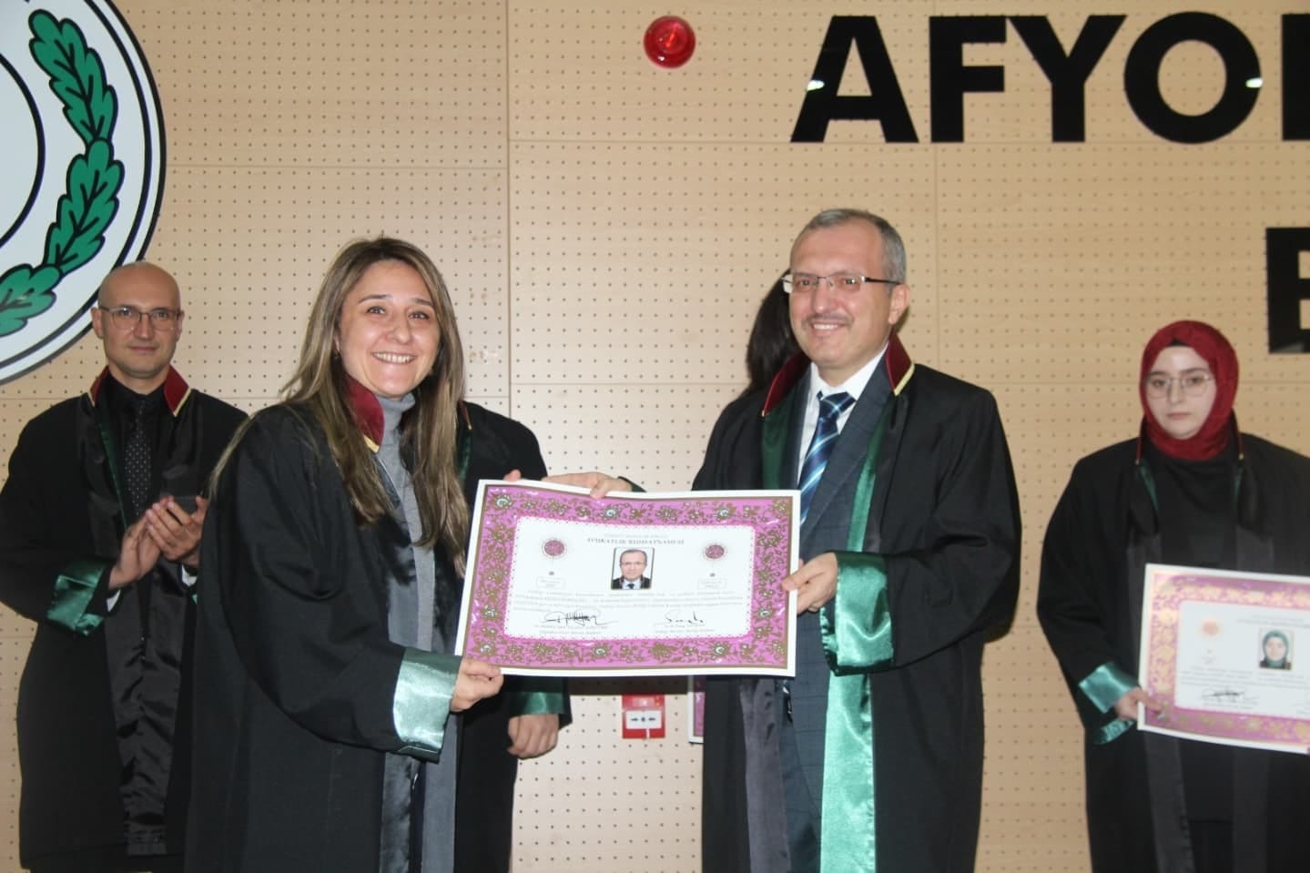AFYONKARAHİSAR BAROSUNDA YENİ AVUKATLAR RUHSATLARINI ALDI