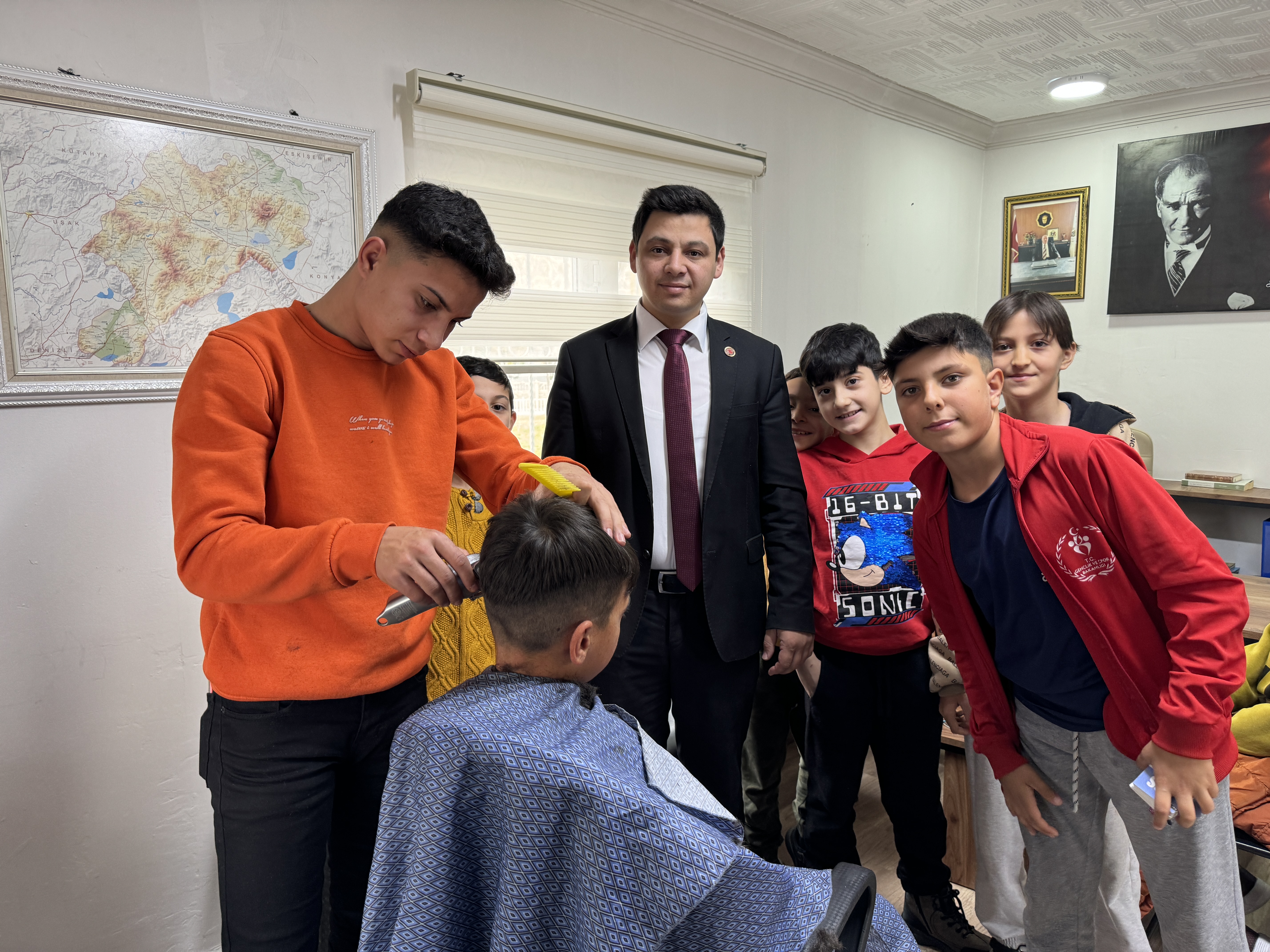 'Mahallemizin Çocukları Ücretsiz Saç Tıraşı Oluyor' Projesi Büyük İlgi Görüyor
