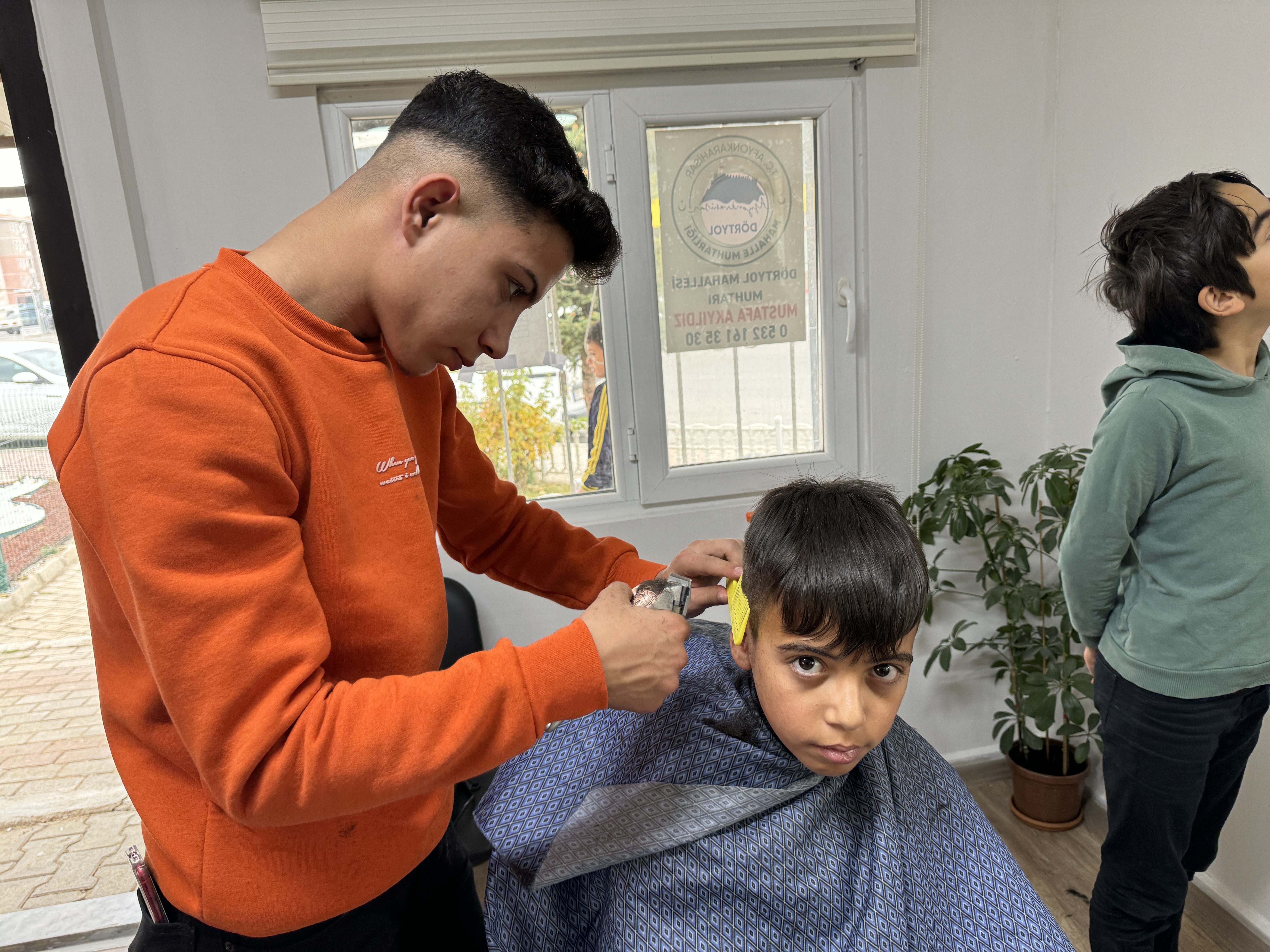 'Mahallemizin Çocukları Ücretsiz Saç Tıraşı Oluyor' Projesi Büyük İlgi Görüyor