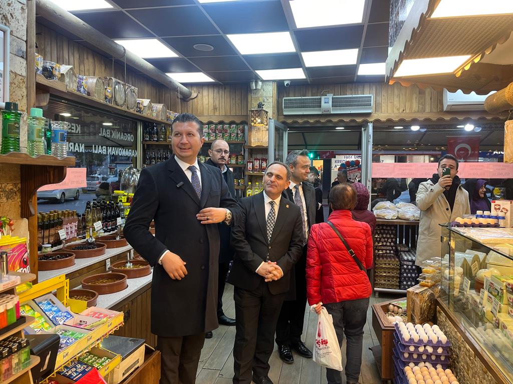 CHP HEYETİNDEN AMBARYOLU VE UZUN ÇARŞI'DA ESNAF ZİYARETİ 