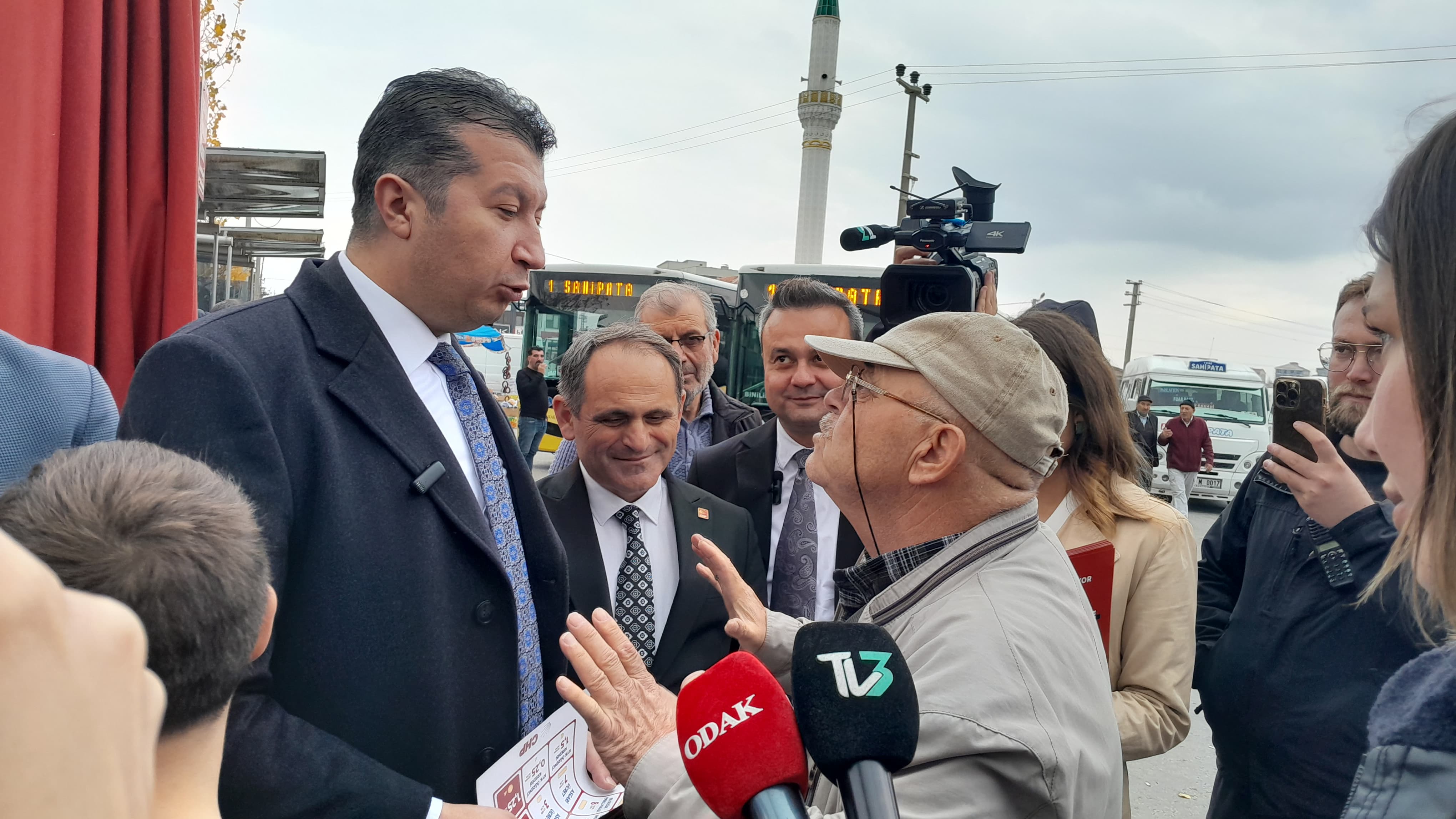 CHP HEYETİ AFYONKARAHİSAR’DA PAZARCI ESNAFINI DİNLEDİ