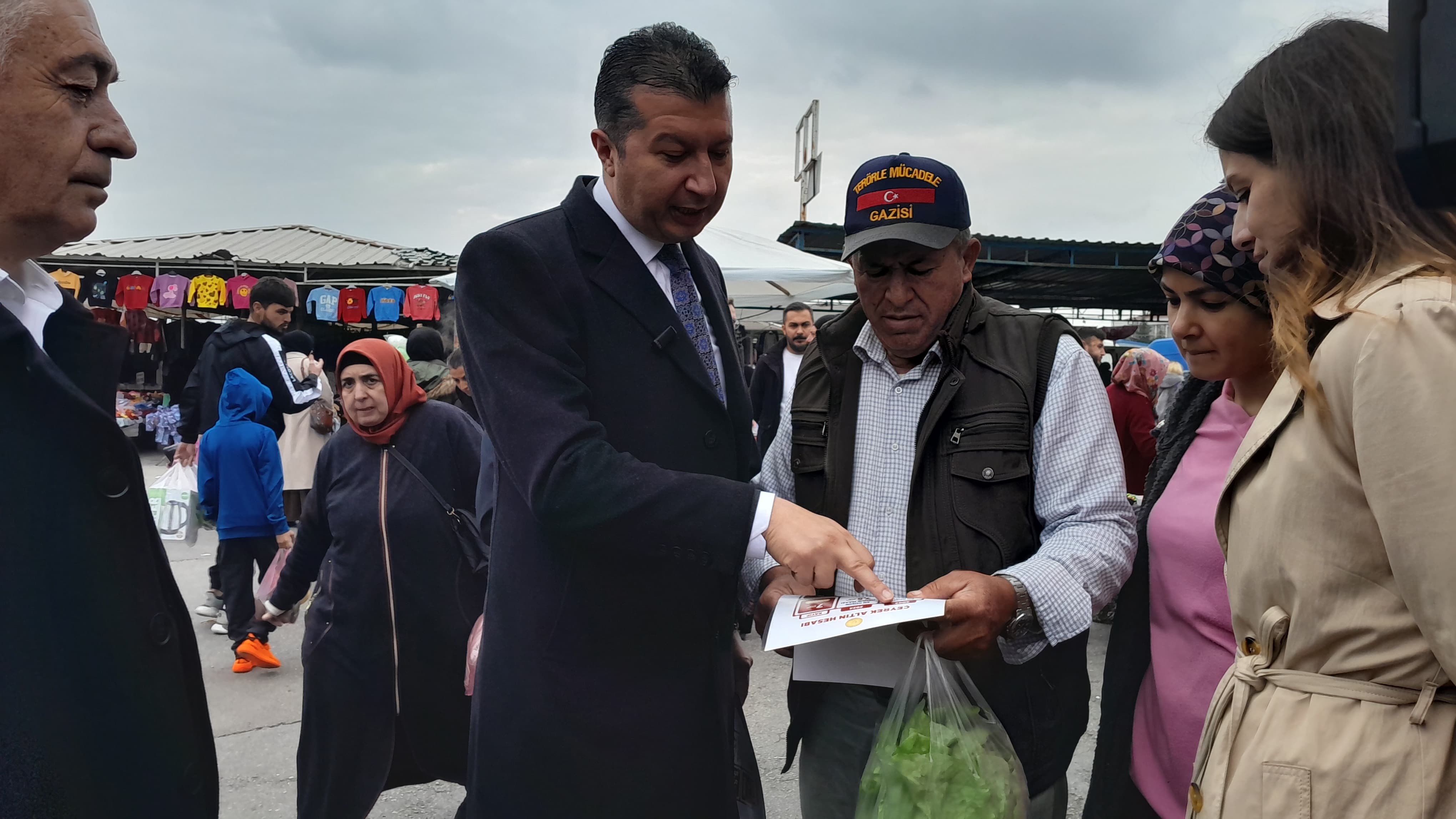 CHP HEYETİ AFYONKARAHİSAR’DA PAZARCI ESNAFINI DİNLEDİ