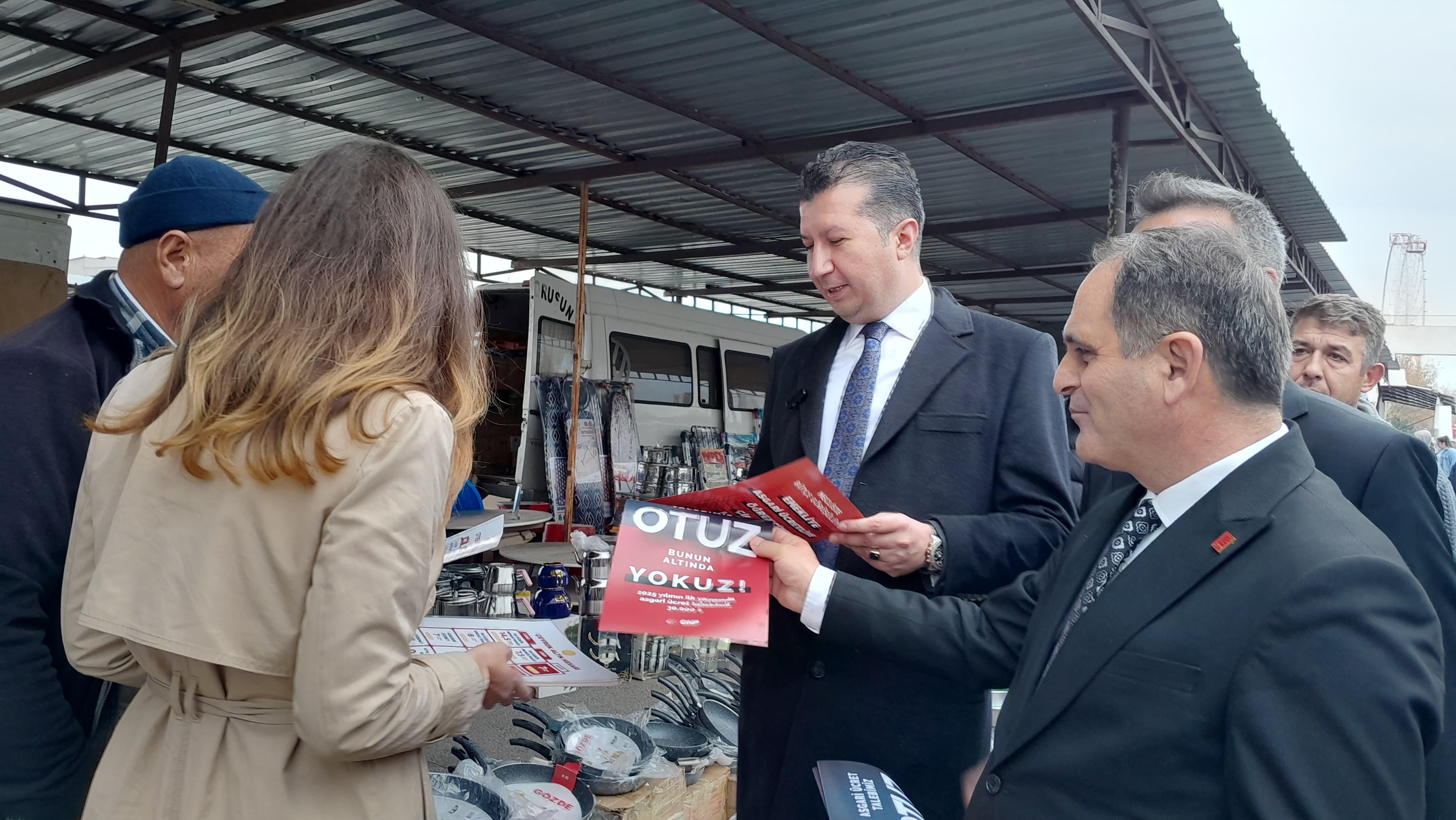 CHP HEYETİ AFYONKARAHİSAR’DA PAZARCI ESNAFINI DİNLEDİ