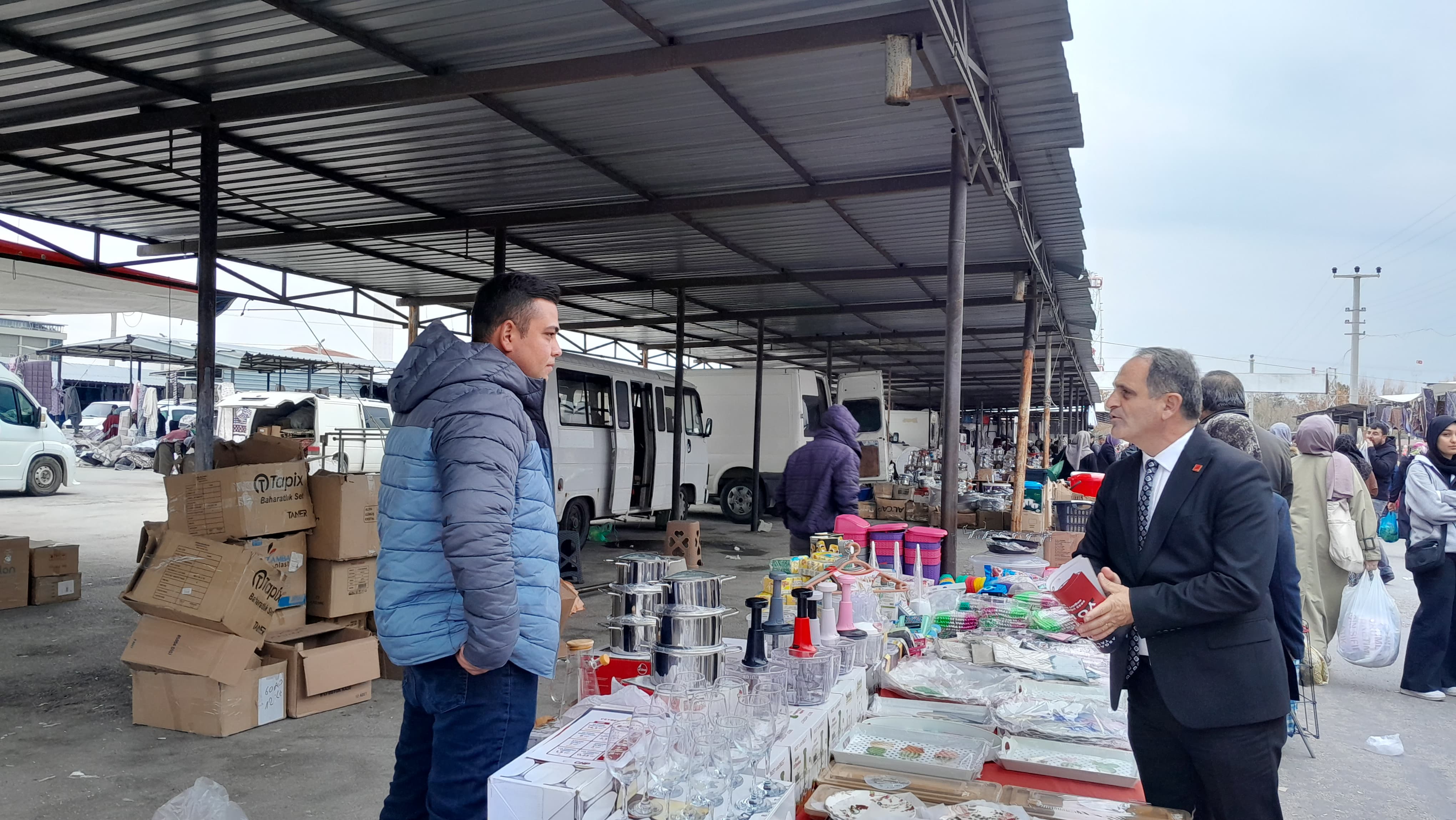 CHP HEYETİ AFYONKARAHİSAR’DA PAZARCI ESNAFINI DİNLEDİ