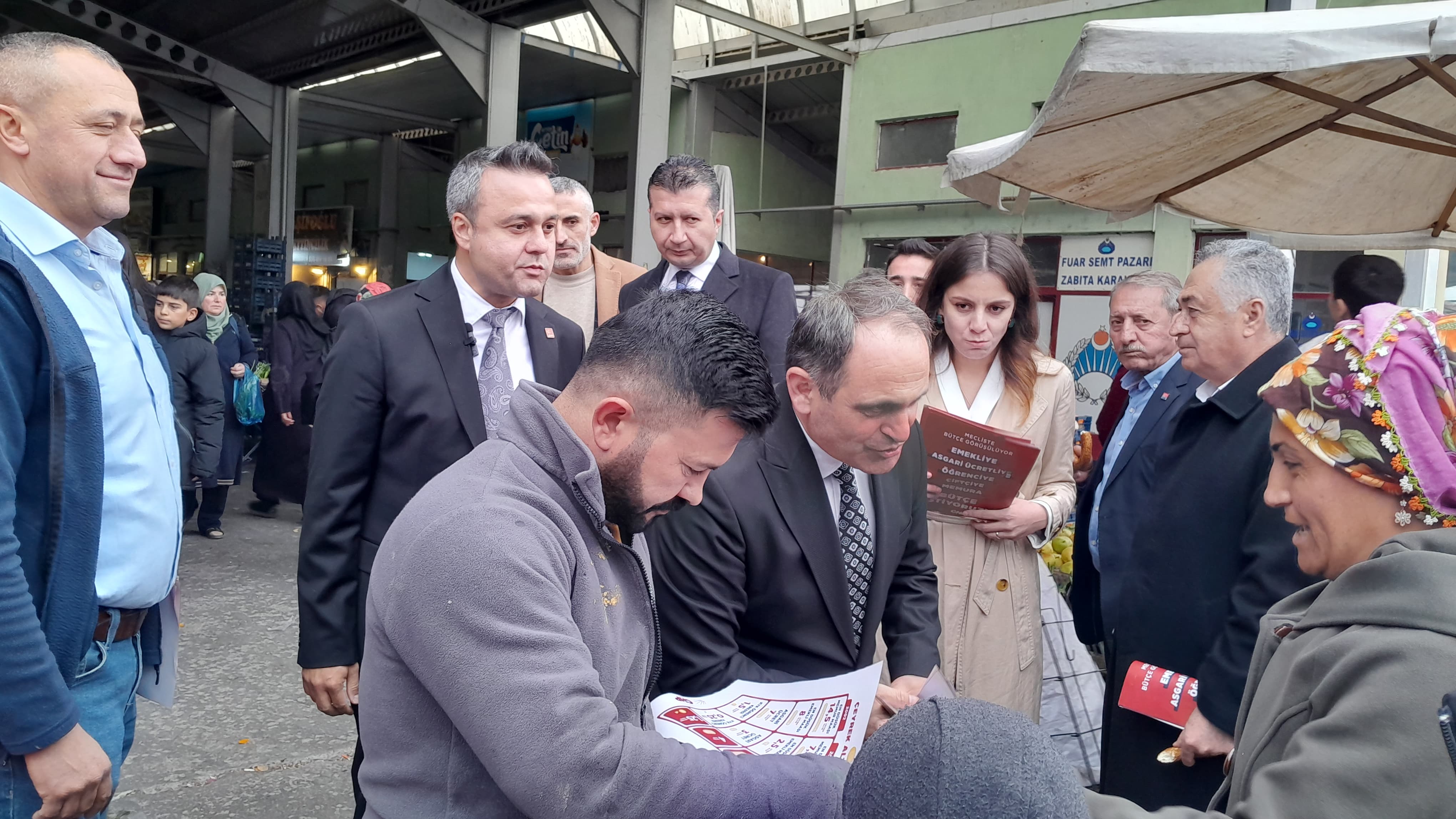 CHP HEYETİ AFYONKARAHİSAR’DA PAZARCI ESNAFINI DİNLEDİ
