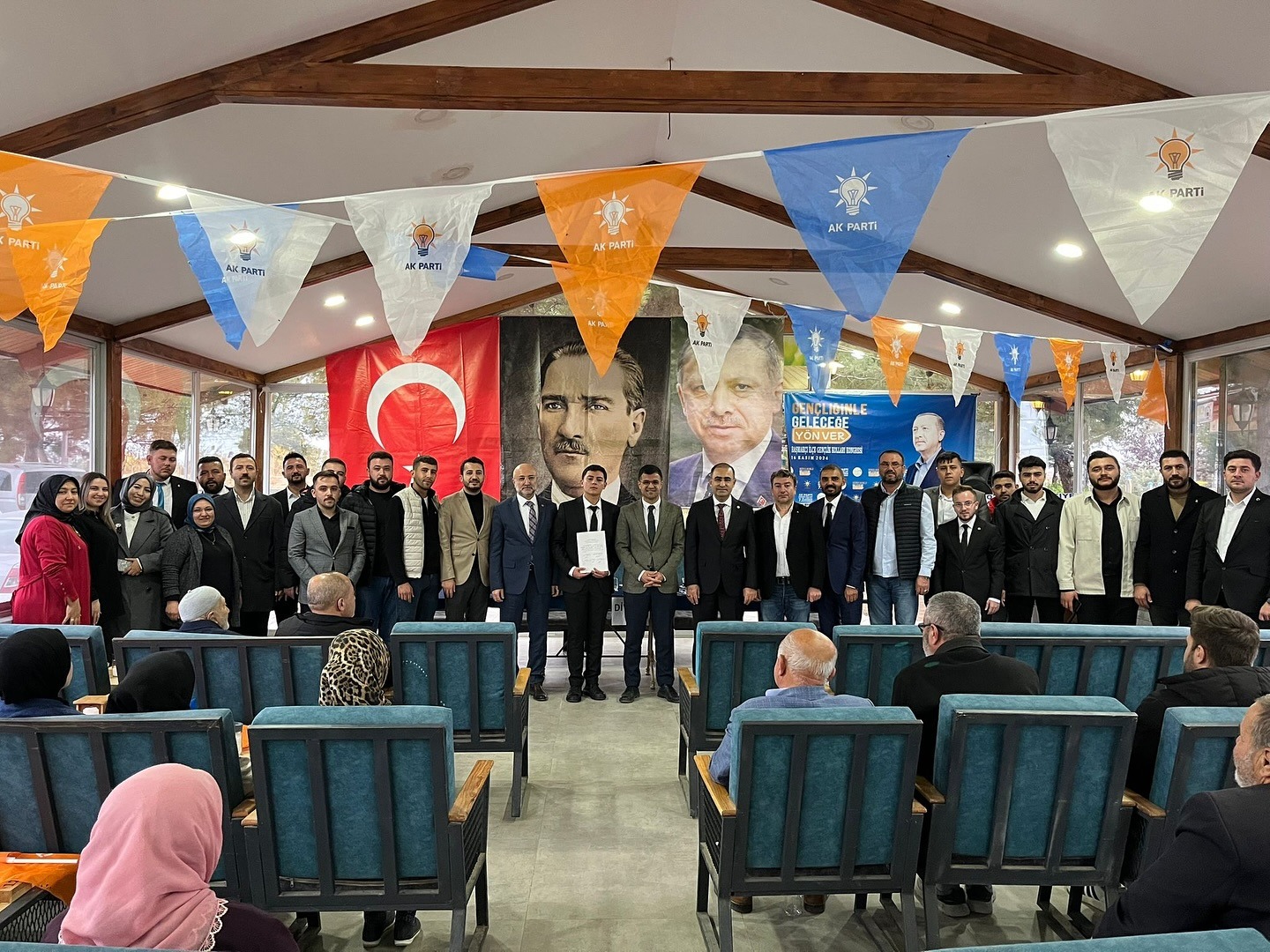 AK PARTİ BAŞMAKÇI'DA İLÇE GENÇLİK KOLLARI KONGRESİ GERÇEKLEŞTİRİLDİ