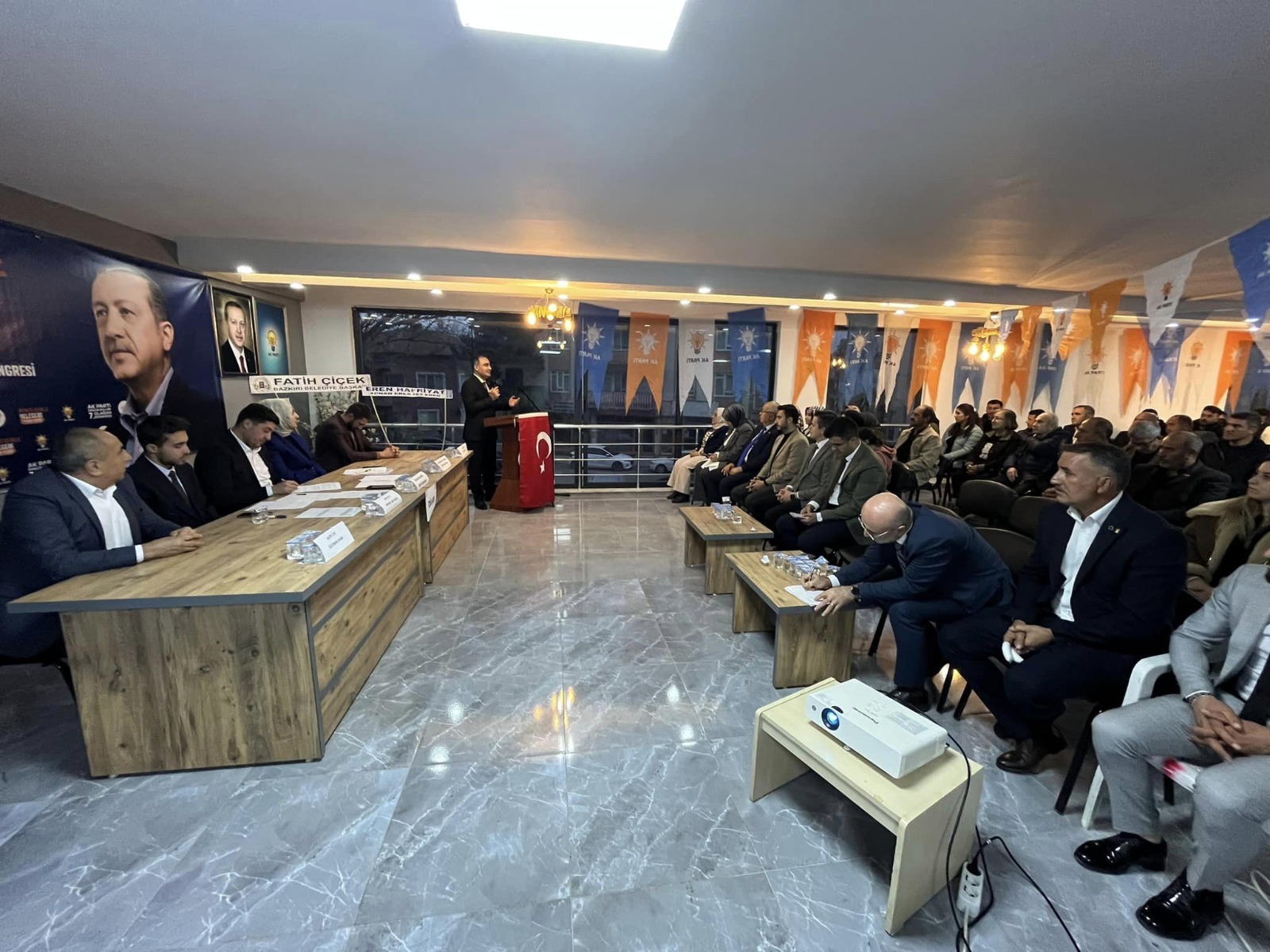 AK PARTİ DAZKIRI'DA İLÇE GENÇLİK KOLLARI KONGRESİ GERÇEKLEŞTİRİLDİ