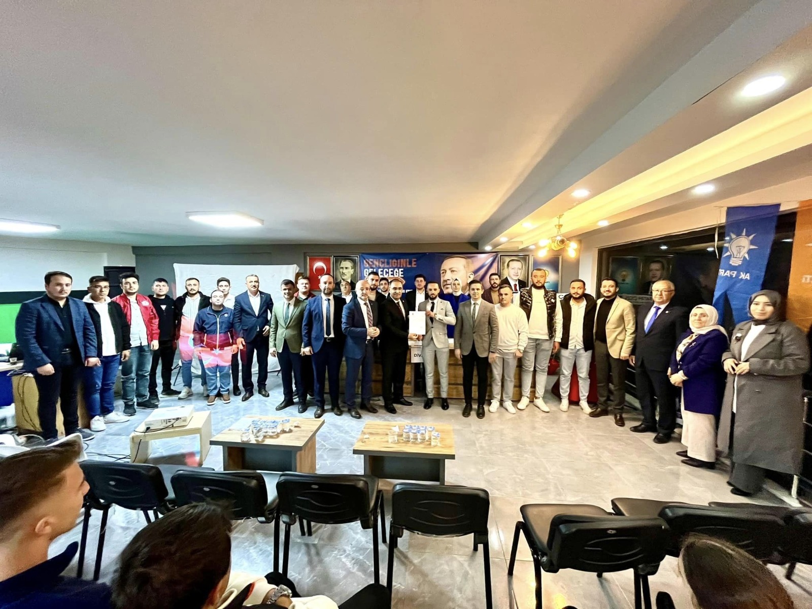 AK PARTİ DAZKIRI'DA İLÇE GENÇLİK KOLLARI KONGRESİ GERÇEKLEŞTİRİLDİ