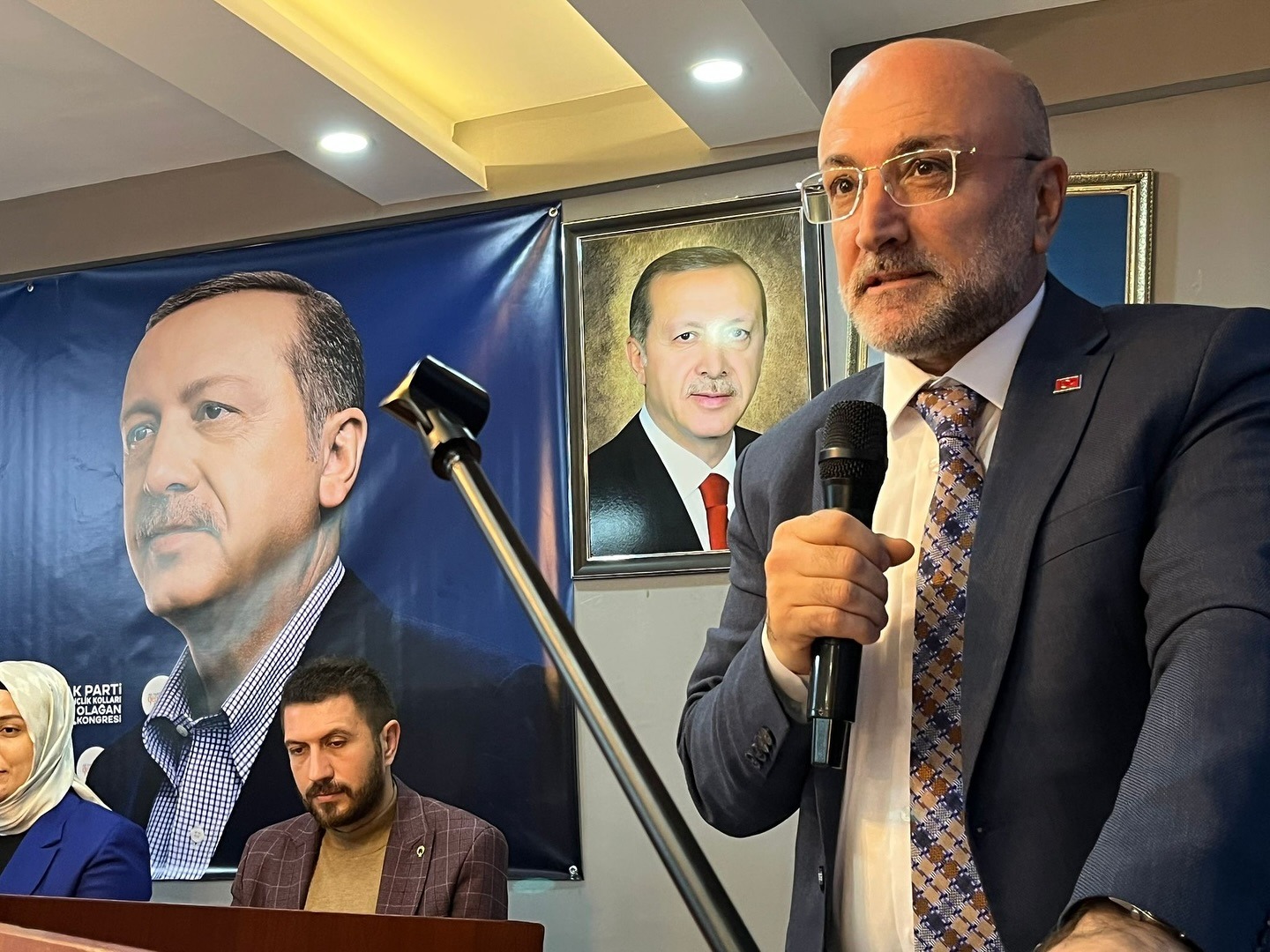 AK PARTİ DAZKIRI'DA İLÇE GENÇLİK KOLLARI KONGRESİ GERÇEKLEŞTİRİLDİ
