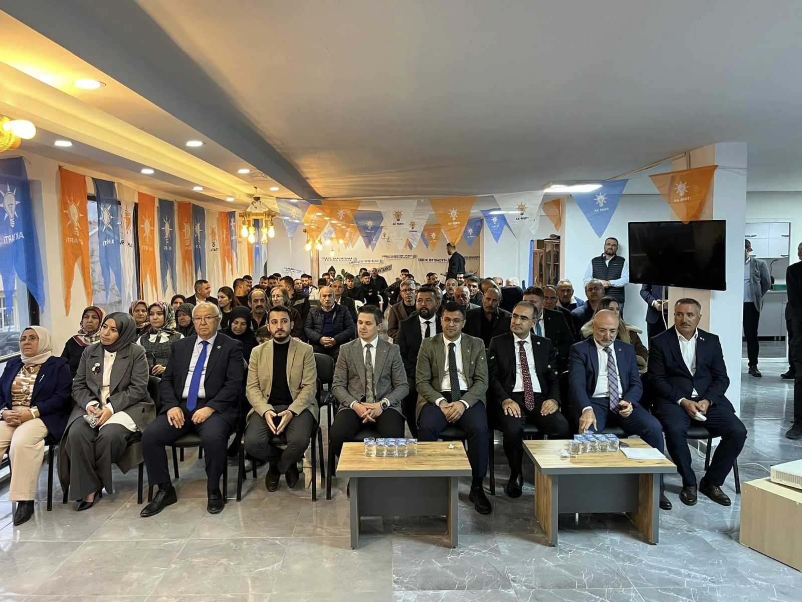 AK PARTİ DAZKIRI'DA İLÇE GENÇLİK KOLLARI KONGRESİ GERÇEKLEŞTİRİLDİ