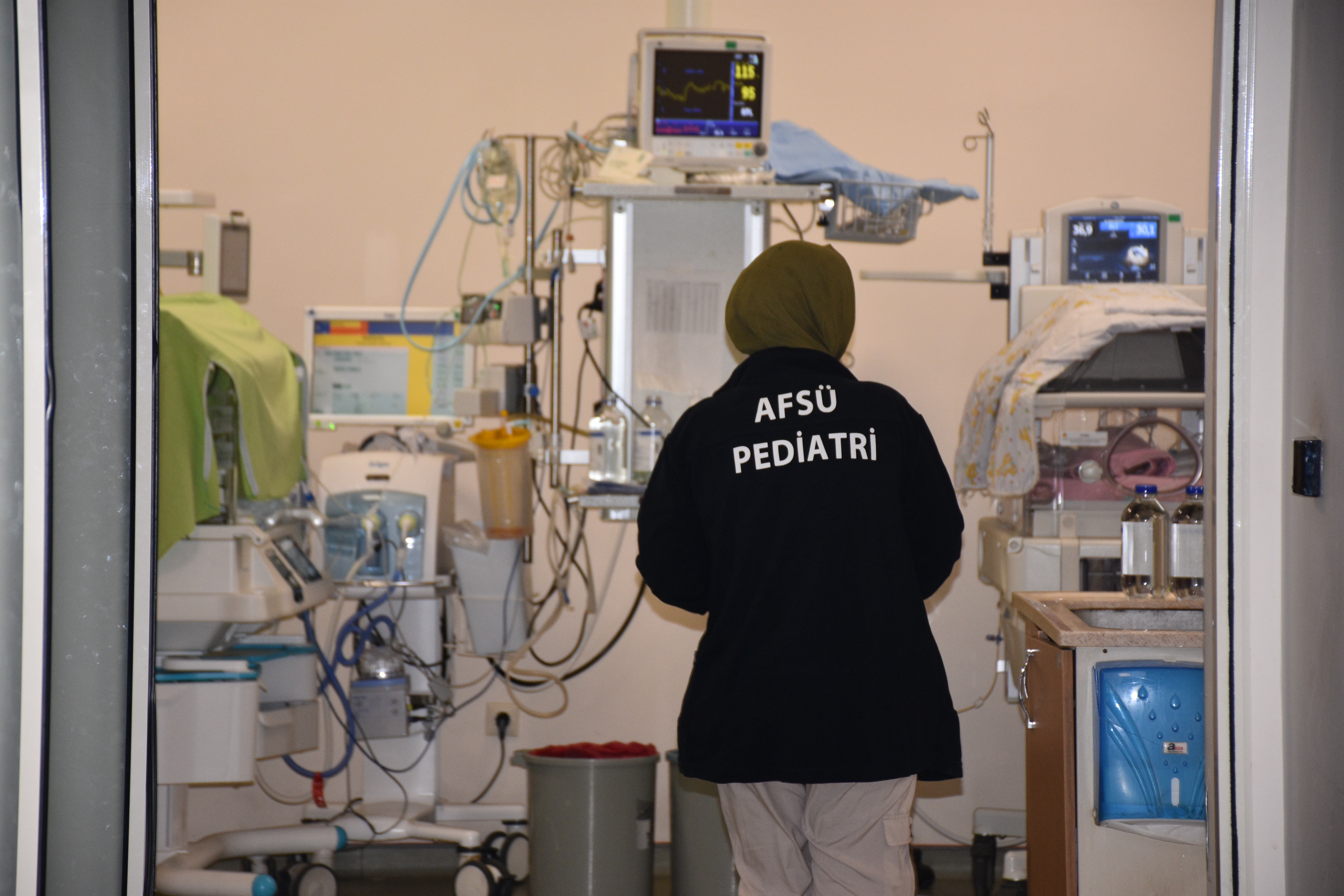 Prematüre Doğan Doktor, Hayata Tutunan Minik Mucizeler İçin Çalışıyor