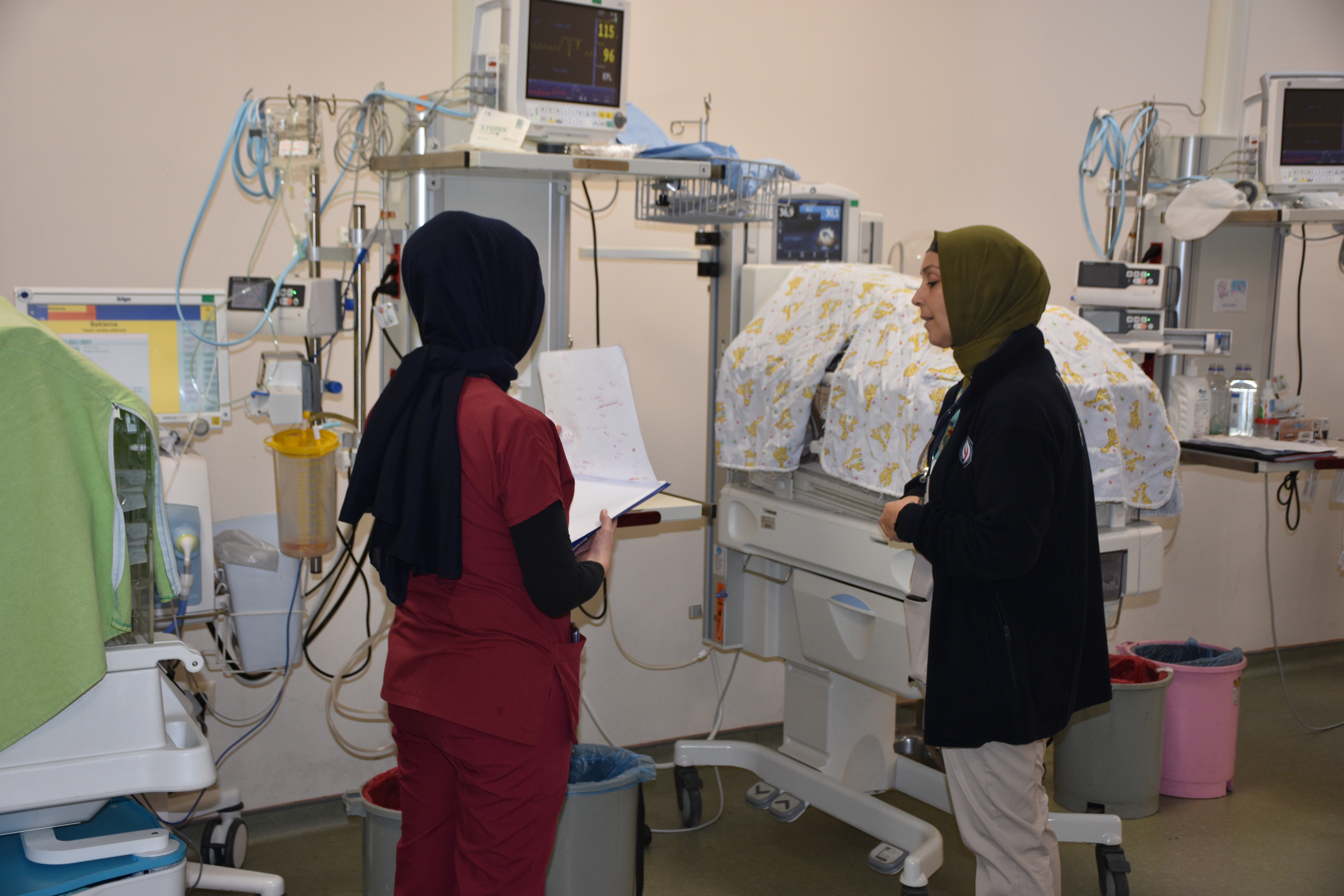 Prematüre Doğan Doktor, Hayata Tutunan Minik Mucizeler İçin Çalışıyor