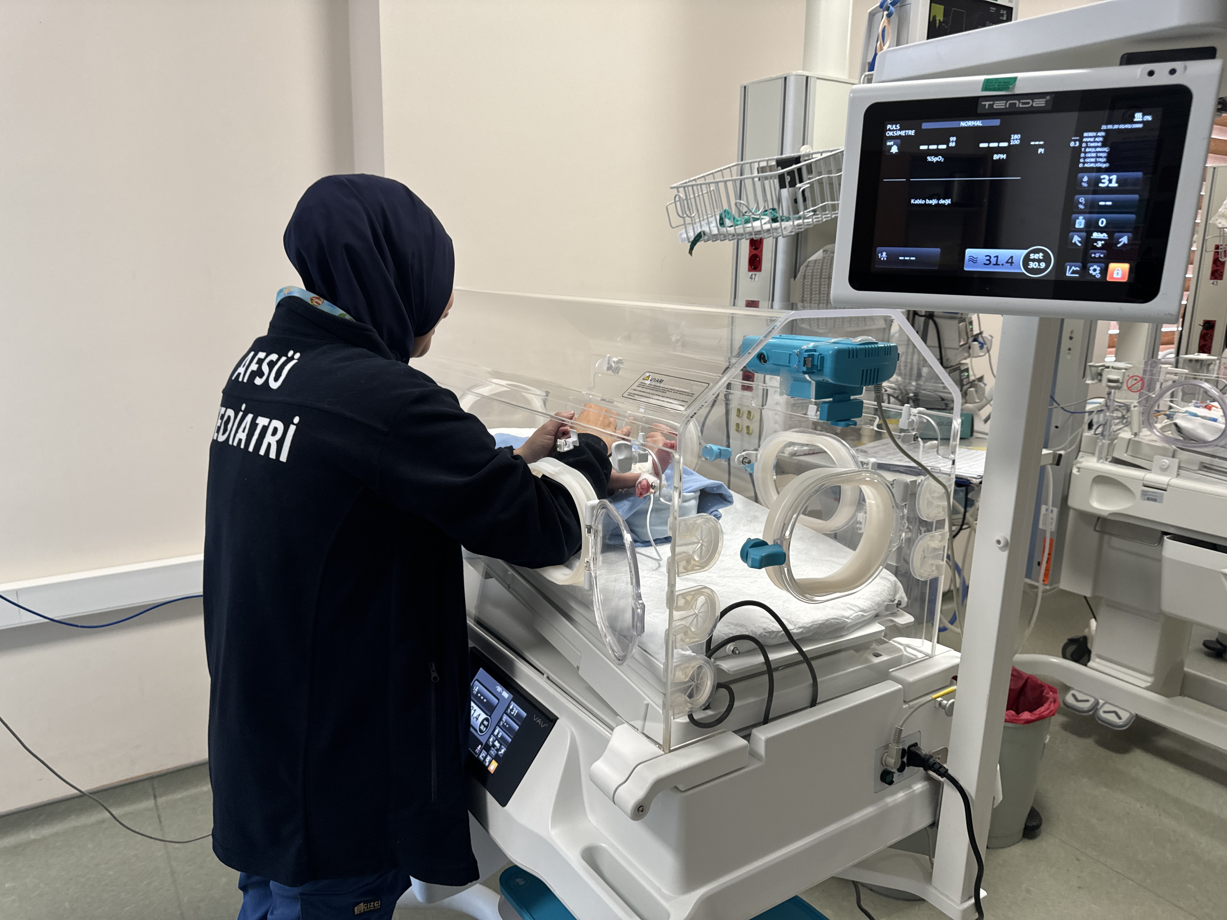 Prematüre Doğan Doktor, Hayata Tutunan Minik Mucizeler İçin Çalışıyor