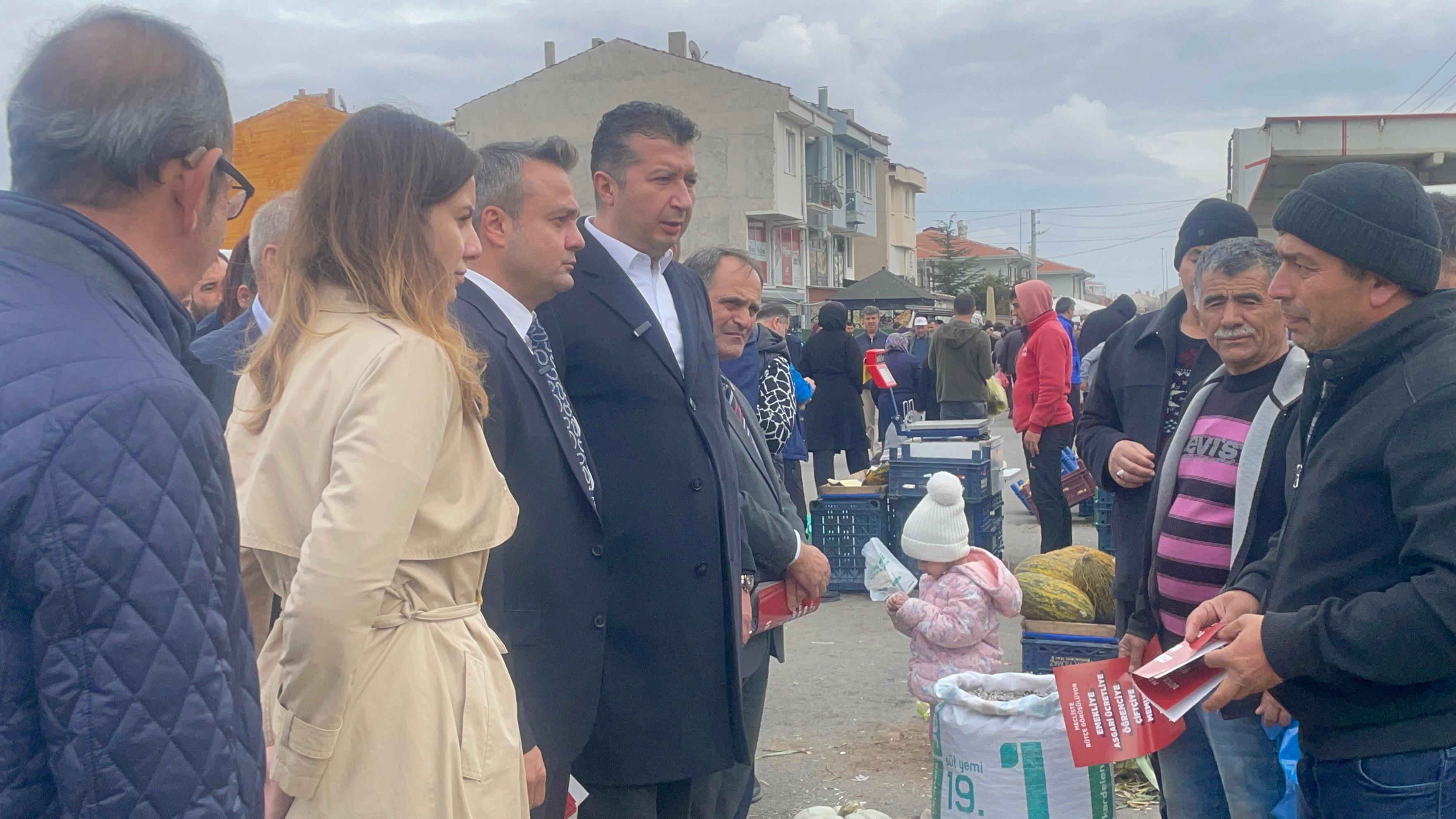 ÜÇ İSİM BİR ARADA HALKIN ARASINDA! CHP HEYETİ SAHADA VATANDAŞIN NABZINI TUTUYOR