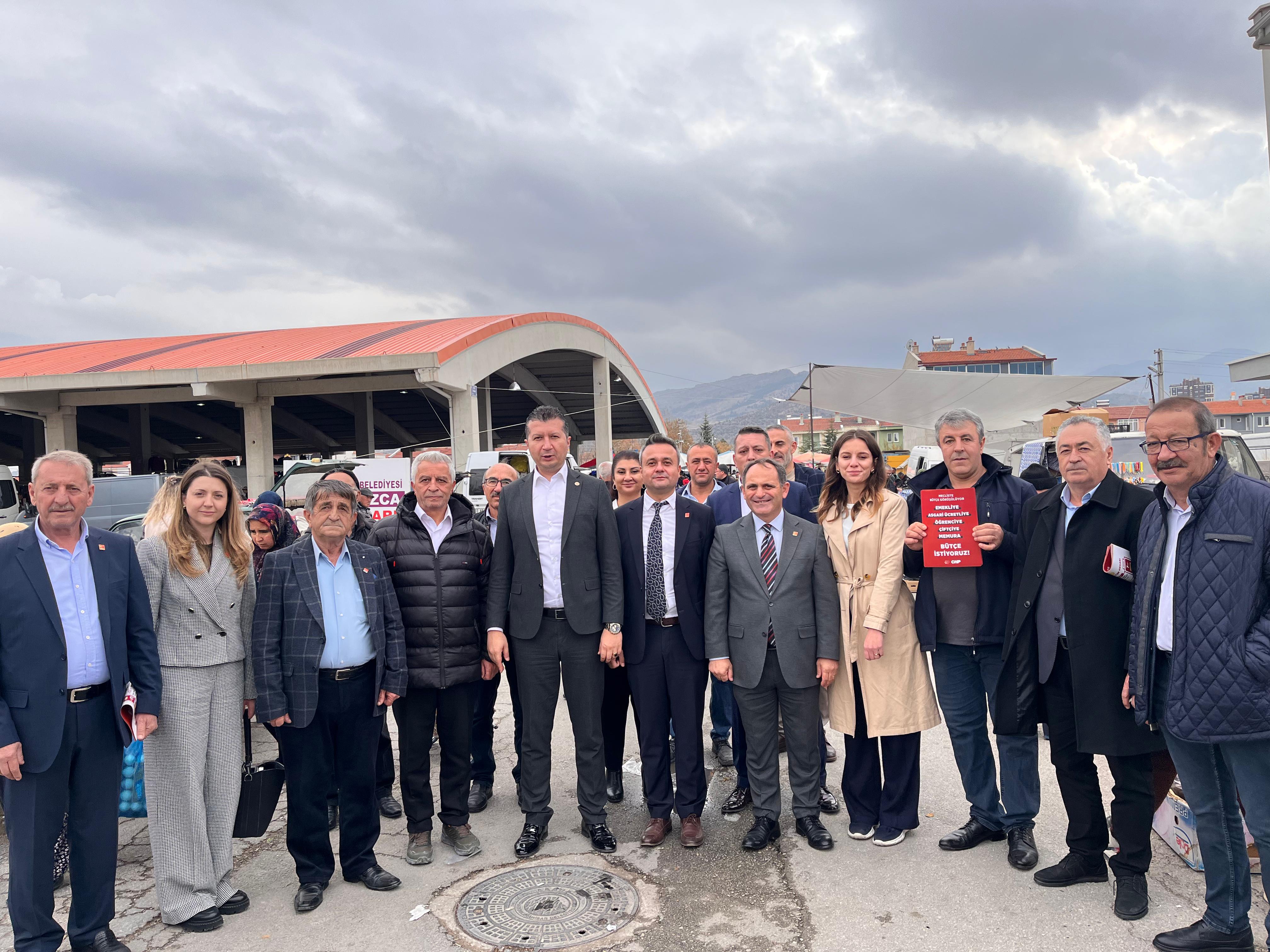 ÜÇ İSİM BİR ARADA HALKIN ARASINDA! CHP HEYETİ SAHADA VATANDAŞIN NABZINI TUTUYOR