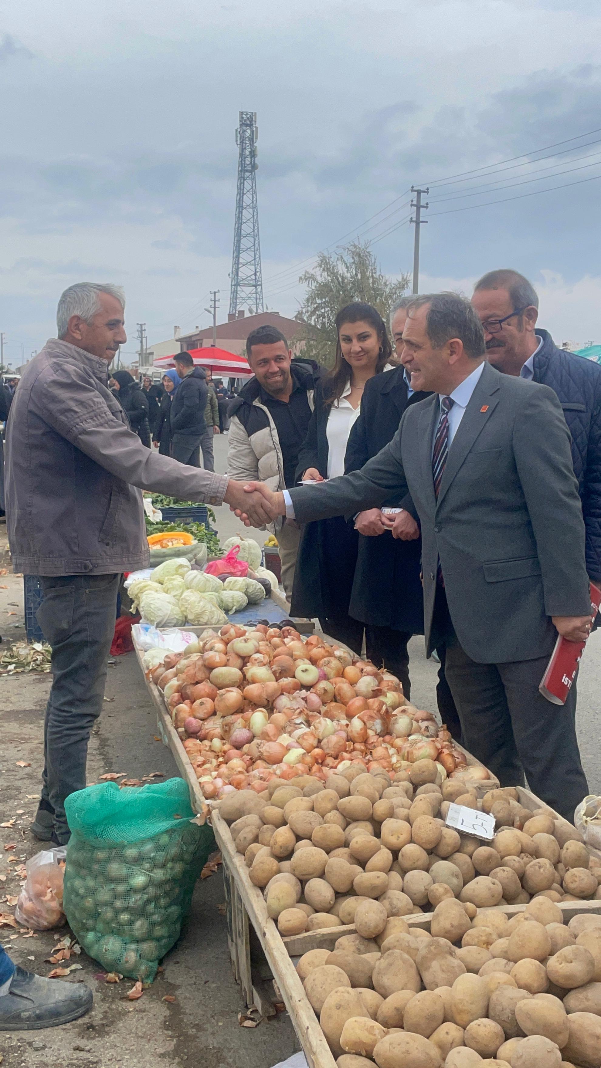 ÜÇ İSİM BİR ARADA HALKIN ARASINDA! CHP HEYETİ SAHADA VATANDAŞIN NABZINI TUTUYOR