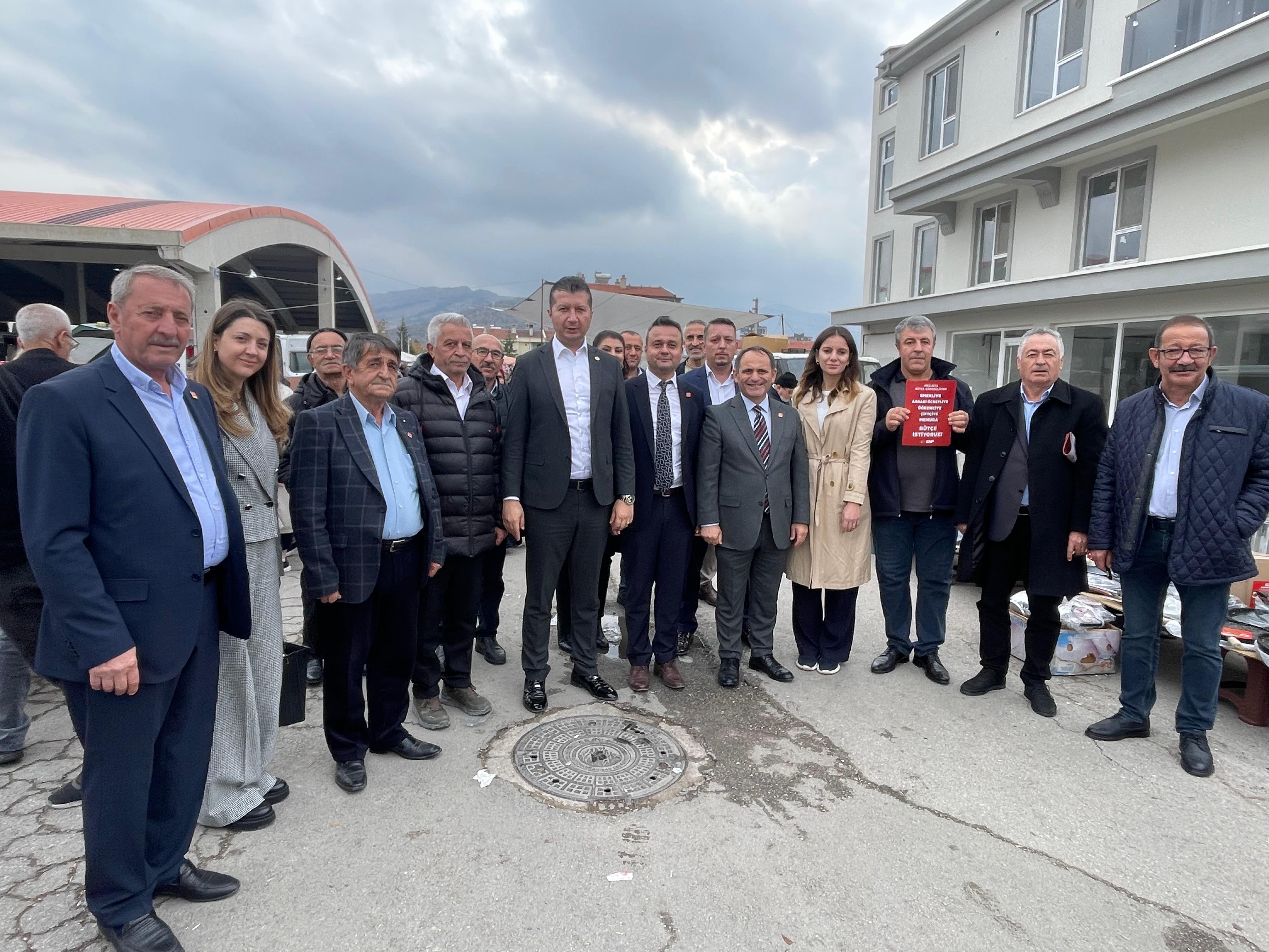 ÜÇ İSİM BİR ARADA HALKIN ARASINDA! CHP HEYETİ SAHADA VATANDAŞIN NABZINI TUTUYOR
