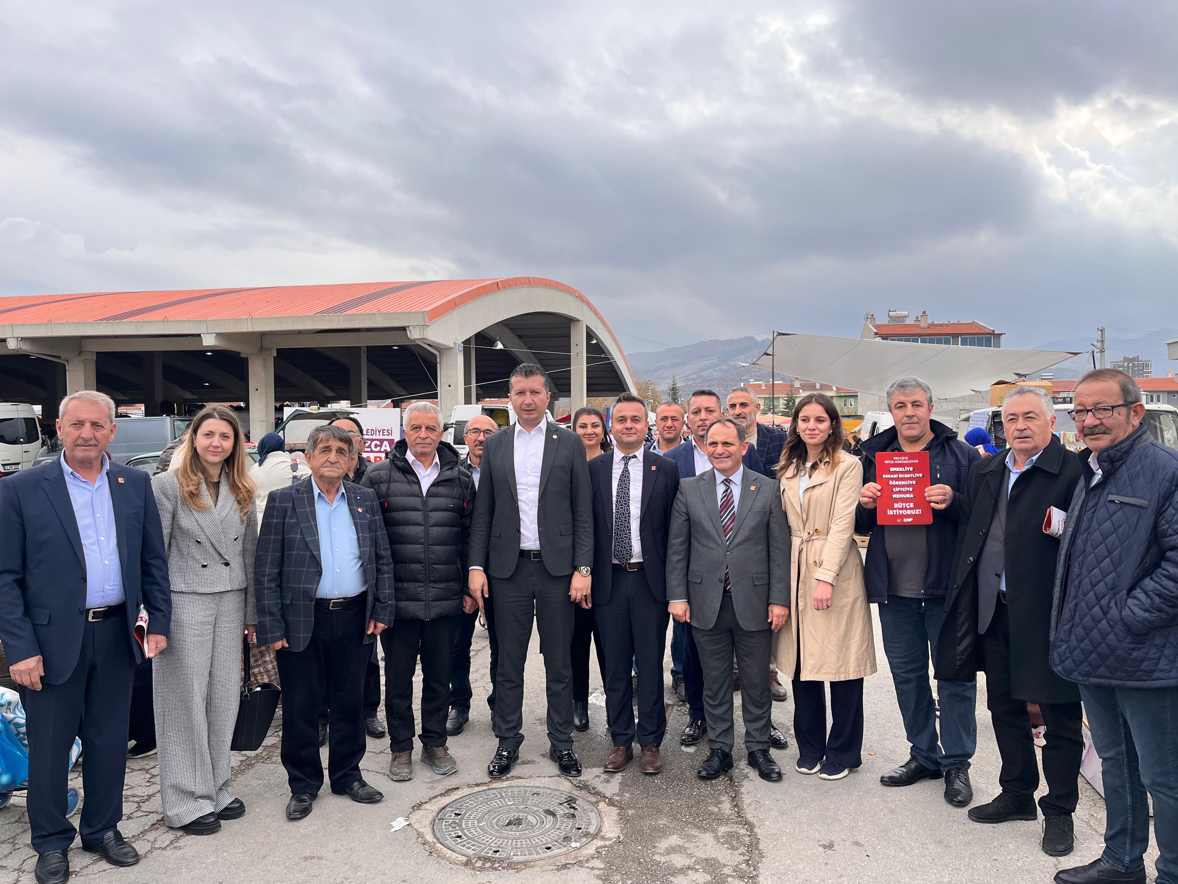 ÜÇ İSİM BİR ARADA HALKIN ARASINDA! CHP HEYETİ SAHADA VATANDAŞIN NABZINI TUTUYOR