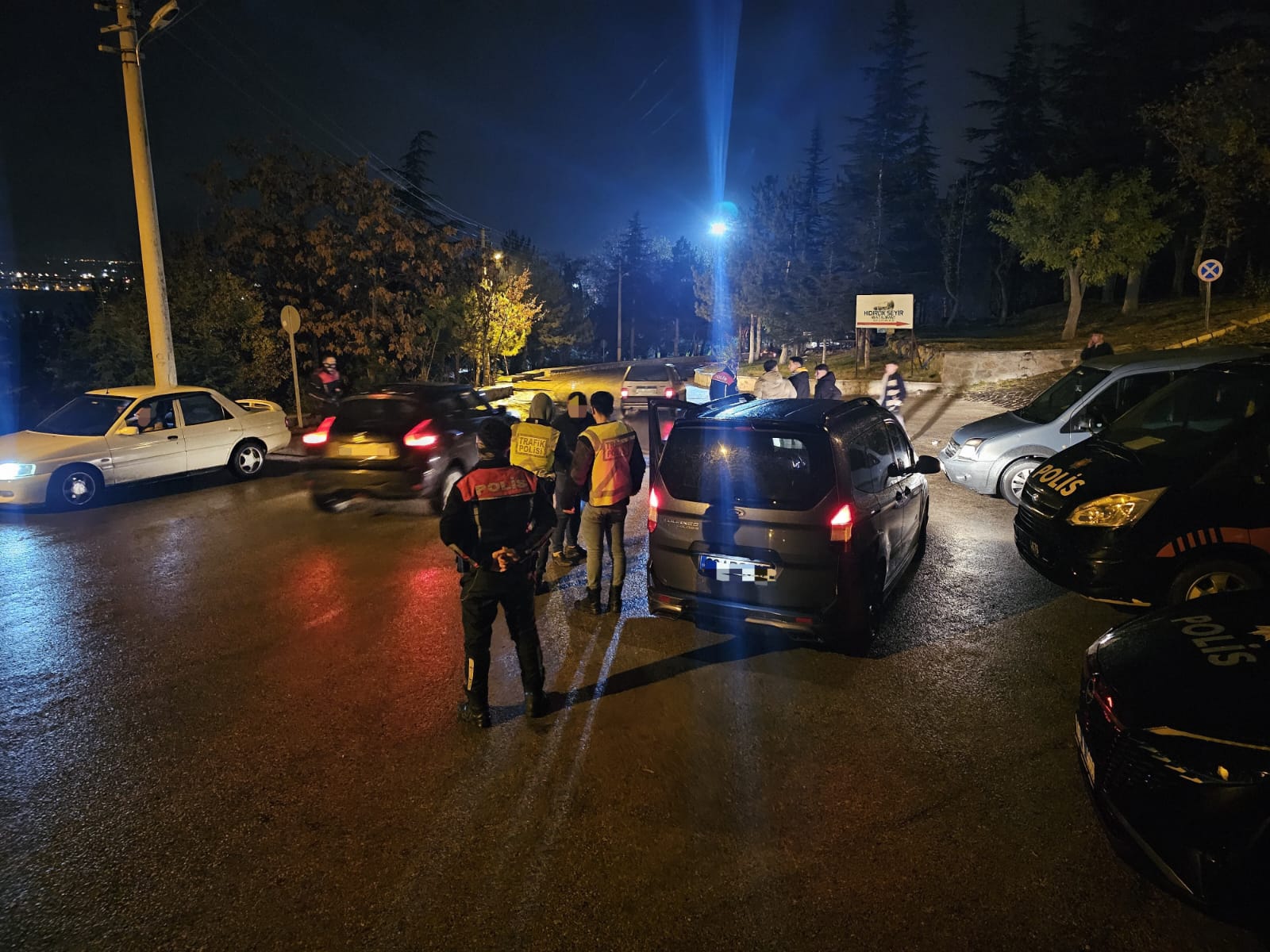 Afyonkarahisar'da Trafik ve Asayiş Denetimleri Aralıksız Sürüyor