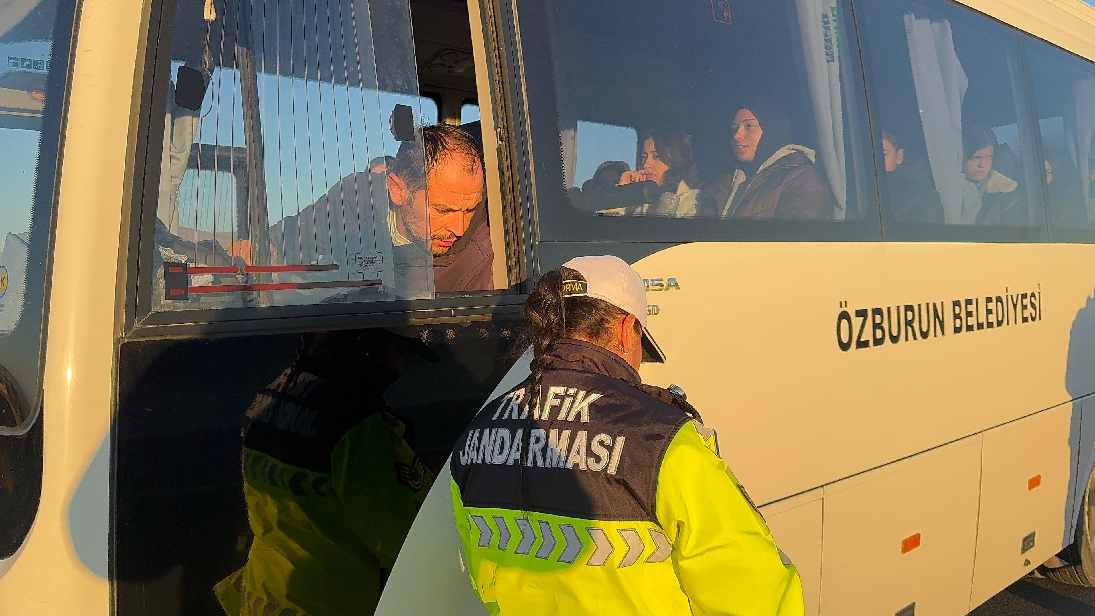 Okulların Açılmasıyla Afyonkarahisar'da Servis Araçlarına Denetim