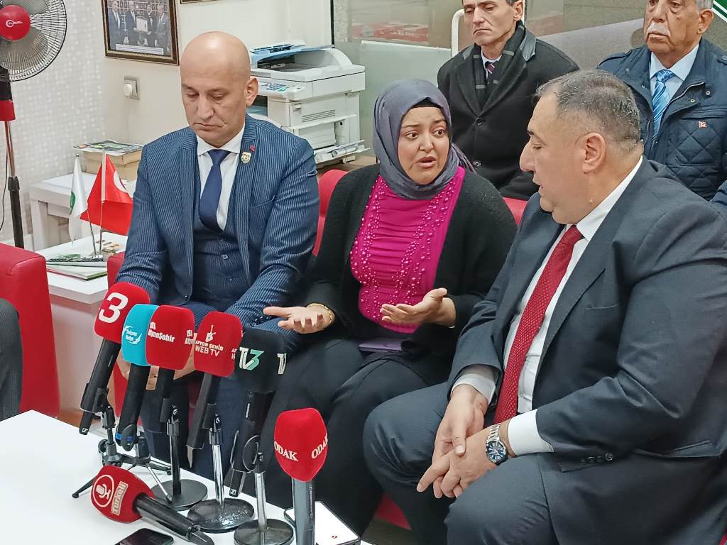 İYİ PARTİ HEYETİ, ŞEHİTLER VE GAZİLER DERNEĞİ'Nİ ZİYARET ETTİ