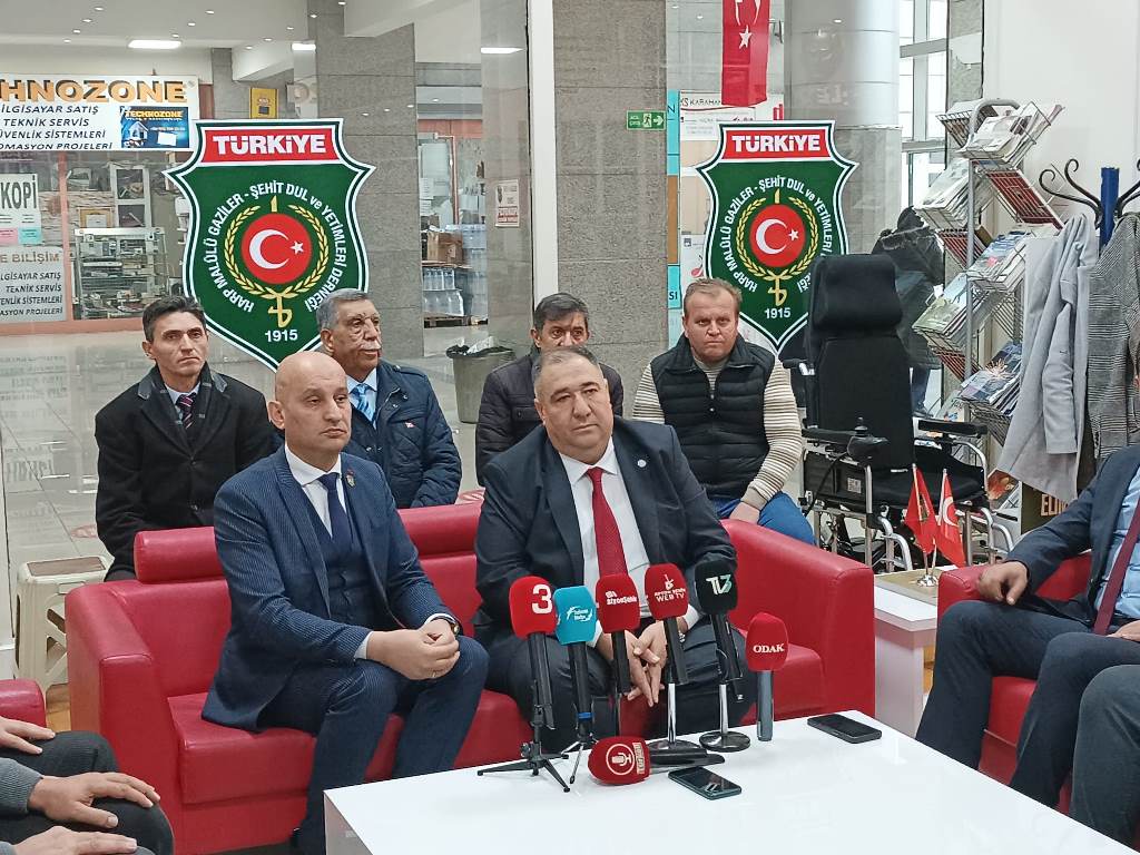 İYİ PARTİ HEYETİ, ŞEHİTLER VE GAZİLER DERNEĞİ'Nİ ZİYARET ETTİ