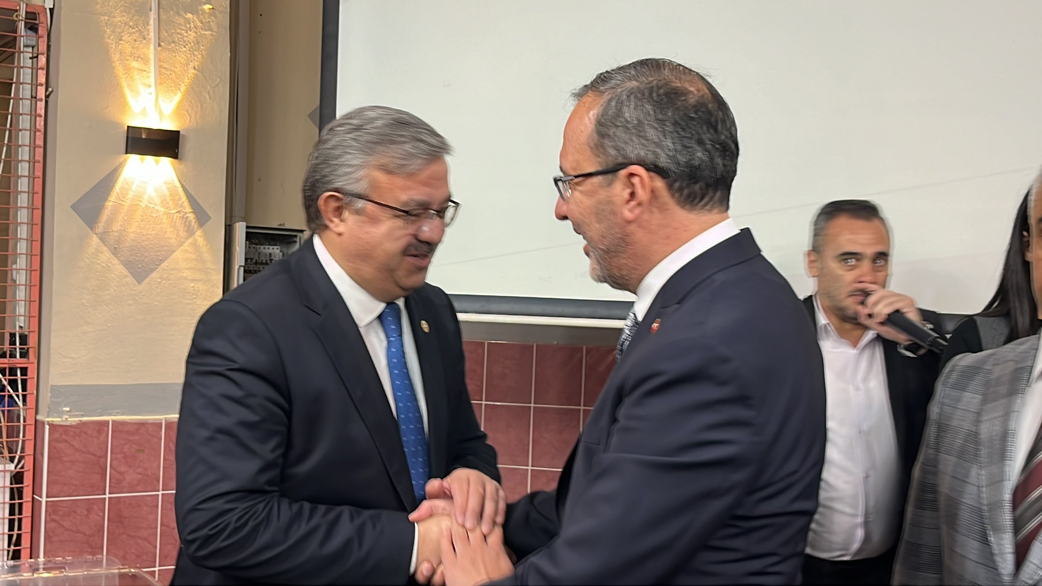 Milletvekili Yurdunuseven, AK Parti Ahmetli Kongresi'nde Görev Aldı