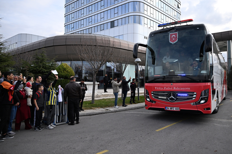 A Milli Takım, Karadağ'a Uçtu: Maç Yarın Saat 22.45'te