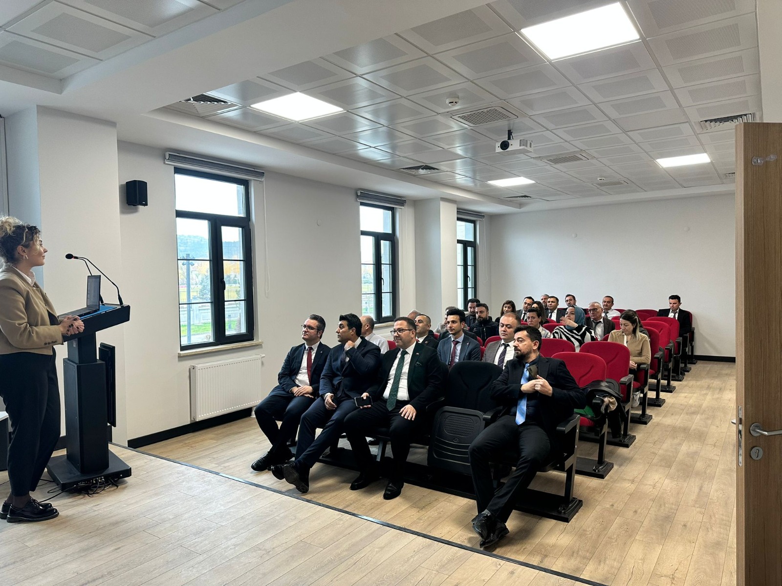 ŞÖNİM TARAFINDAN KADINA YÖNELİK ŞİDDETLE MÜCADELE SEMİNERİ DÜZENLENDİ