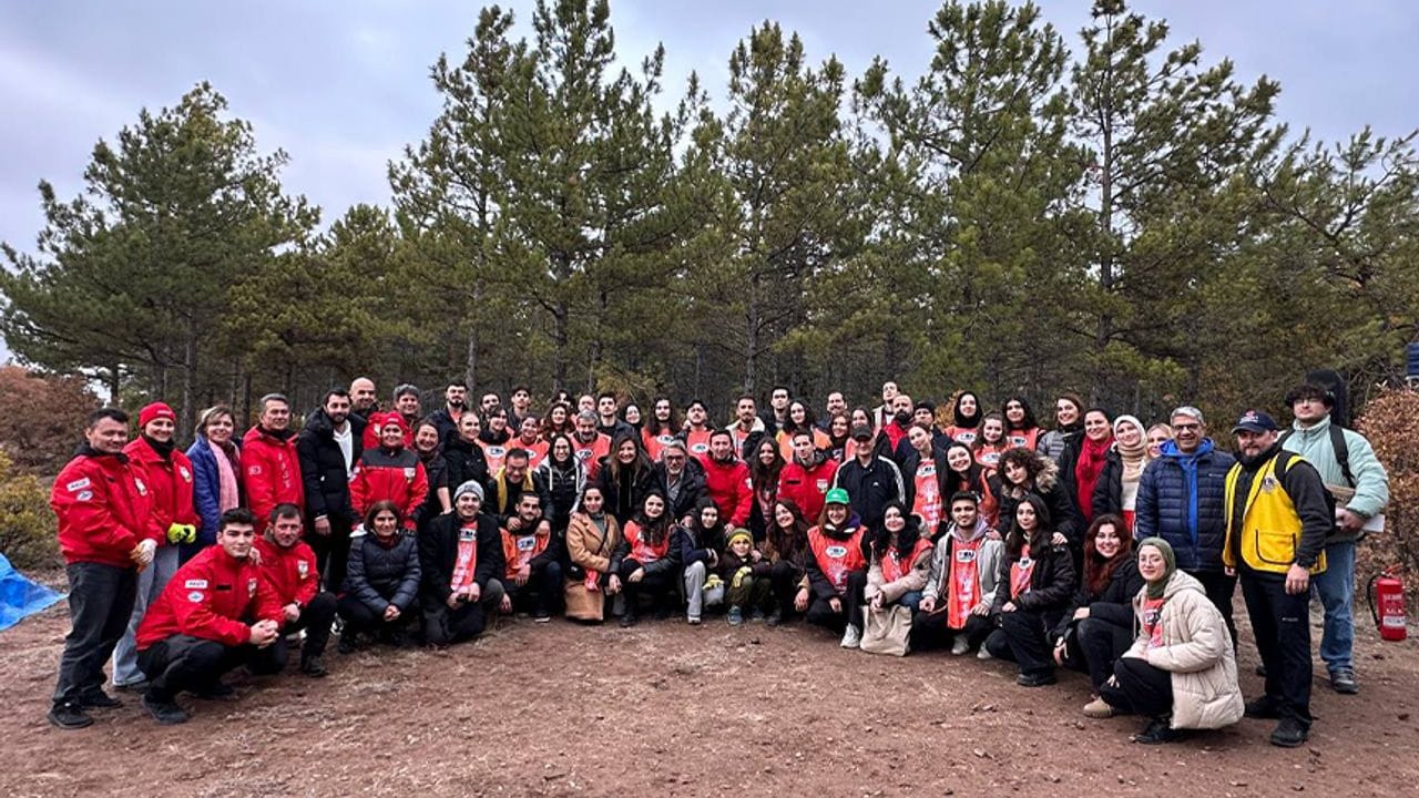 Afyon Zafer Lions Kulübü Yeşil Bir Gelecek İçin Fidan Dikim Etkinliği Düzenledi