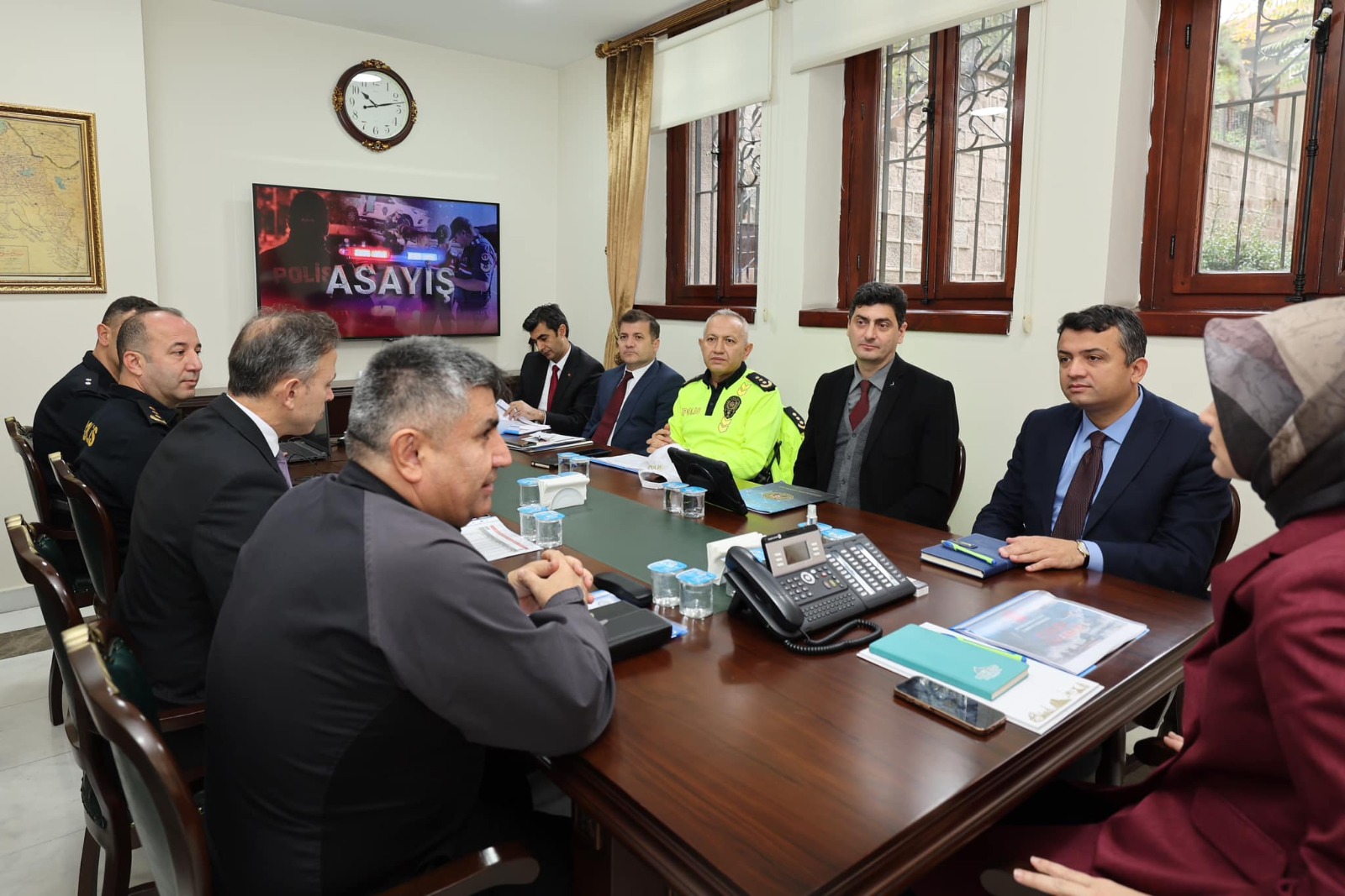 VALİ YİĞİTBAŞI'NIN BAŞKANLIĞINDA ASAYİŞ TOPLANTISI DÜZENLENDİ